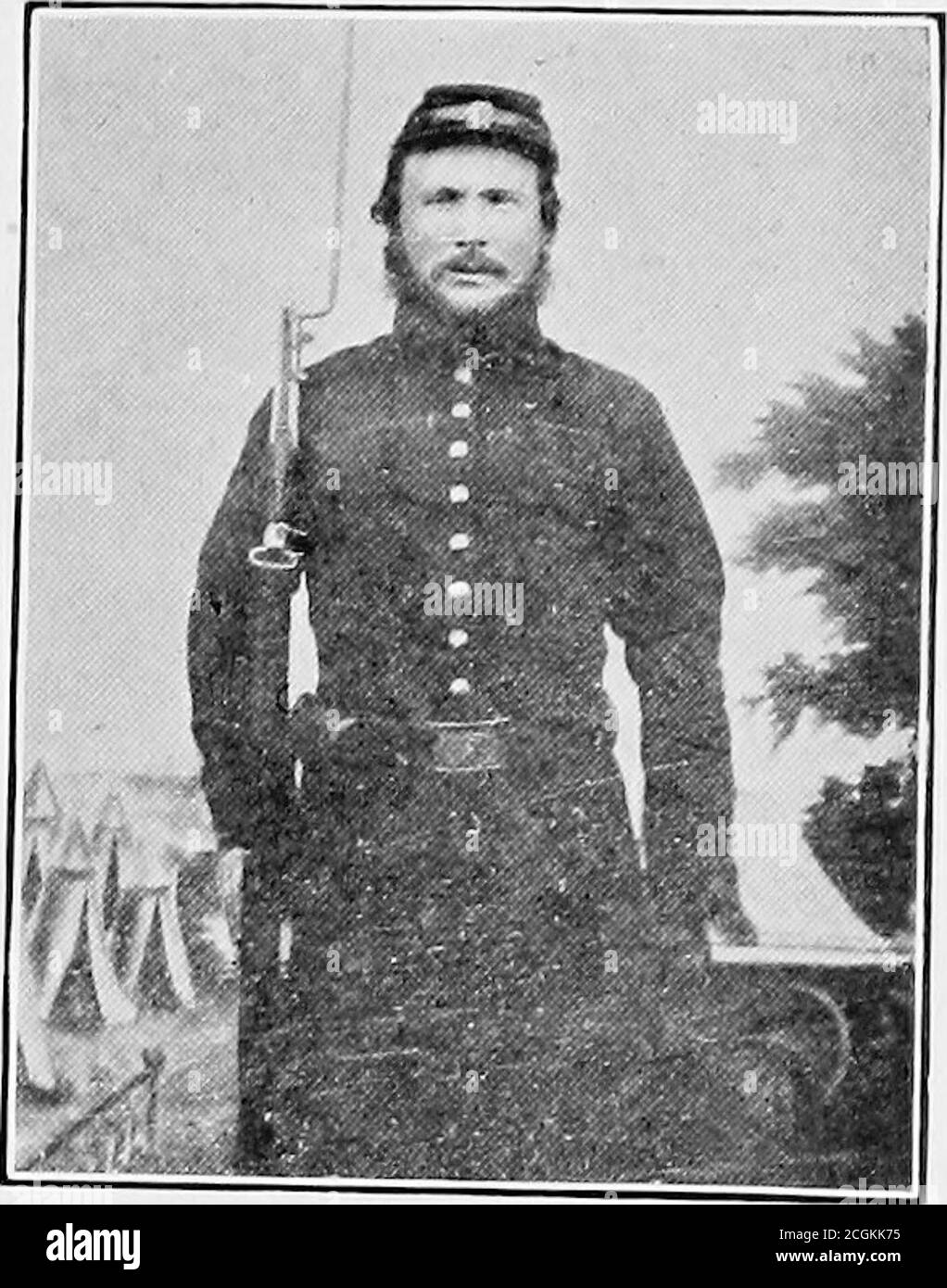 . Storia della ventitreesima fanteria volontaria della Pennsylvania, Birney's Zouaves; tre mesi & tre anni di servizio, Guerra civile . Il Dipartimento di guerra, ha fissato il massimo ai regimenti di fanteria di looOfor: Quattordici compagnie dei ventitreesimi volontari della Pennsylvania, L, o, P, e R sono state trasferite al sessantunesimo in-fantry della Pennsylvania. La società M è stata sciolta e gli uomini ceduti a varie società di theTwenty-Third. Non si sa che questo era in conformità con gli ordini del dissenso di guerra gli uomini erano molto indignanti, e la prima volta GeneralBirney visitò il campo per pagare i suoi omaggi a col Foto Stock