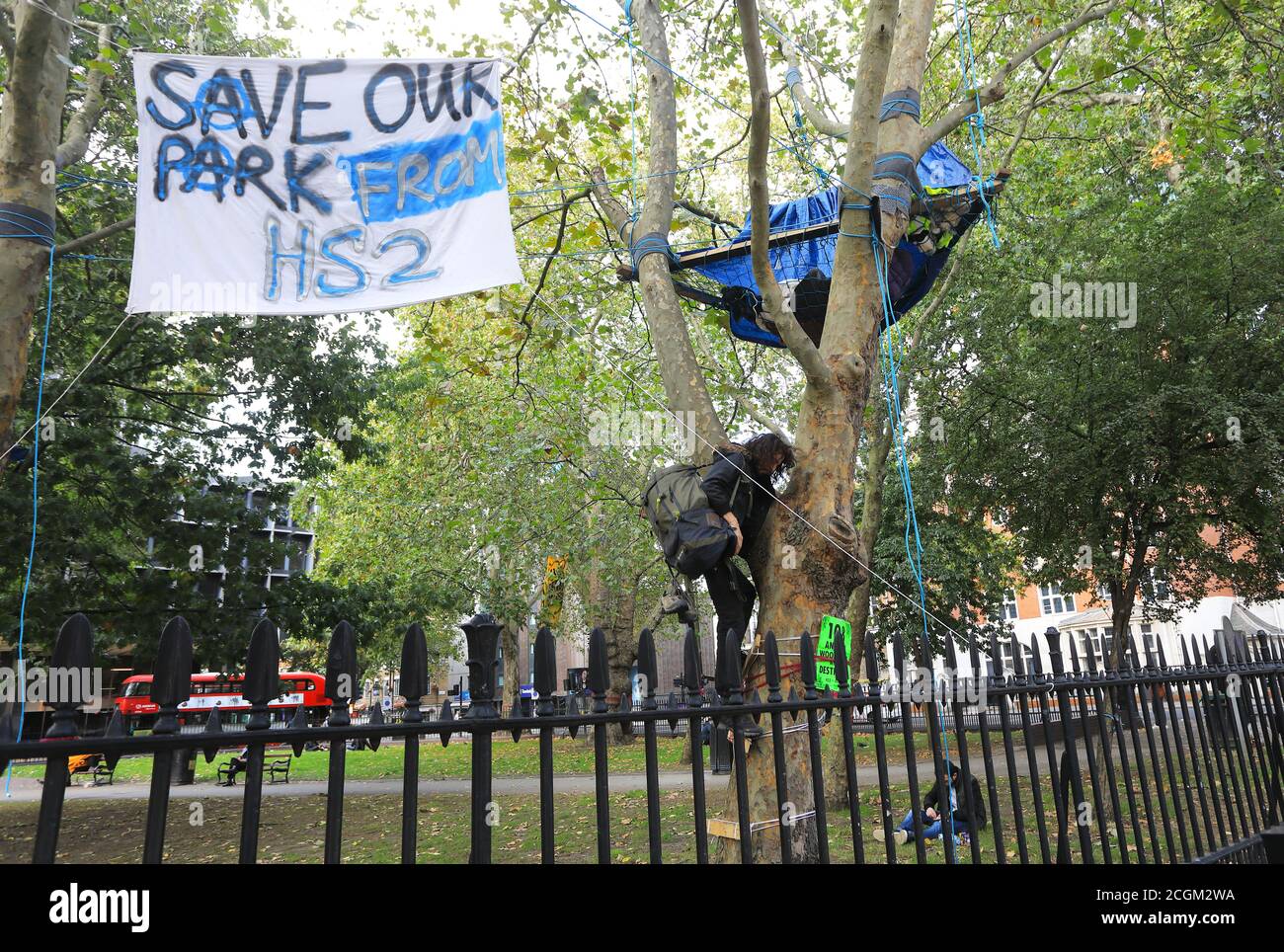 Campo di protesta HS2 a Euston Square Gardens, a nord di Londra, Regno Unito Foto Stock