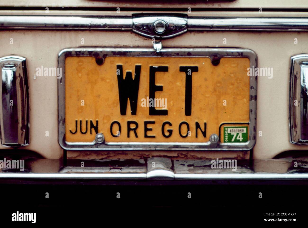 1973 - Oregon personalizzato di targa con le lettere 'Bagnato'...11/1973 Foto Stock