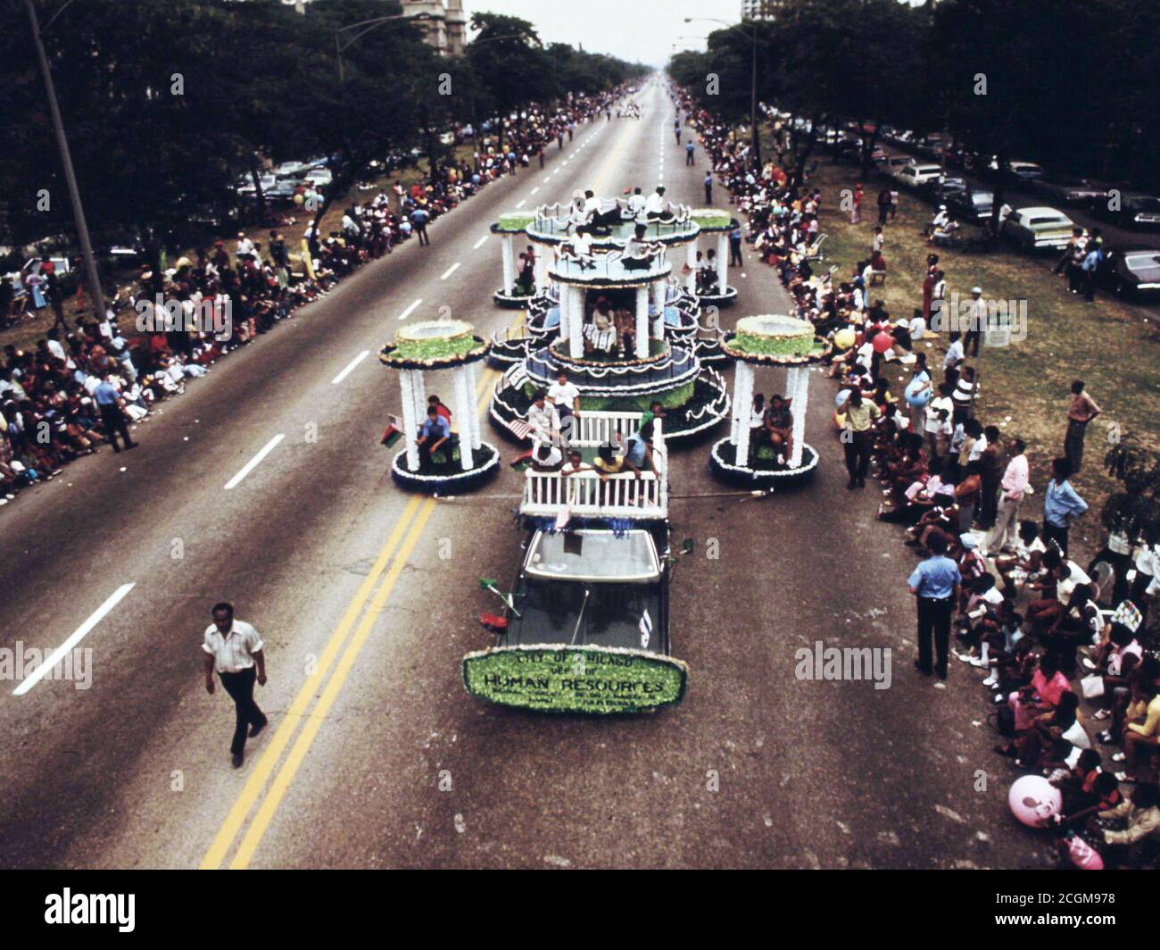 Bud Billiken parata del giorno come viaggi Chicago's lato sud sul Dr Martin L. King Jr. Drive, 08/1973 Foto Stock