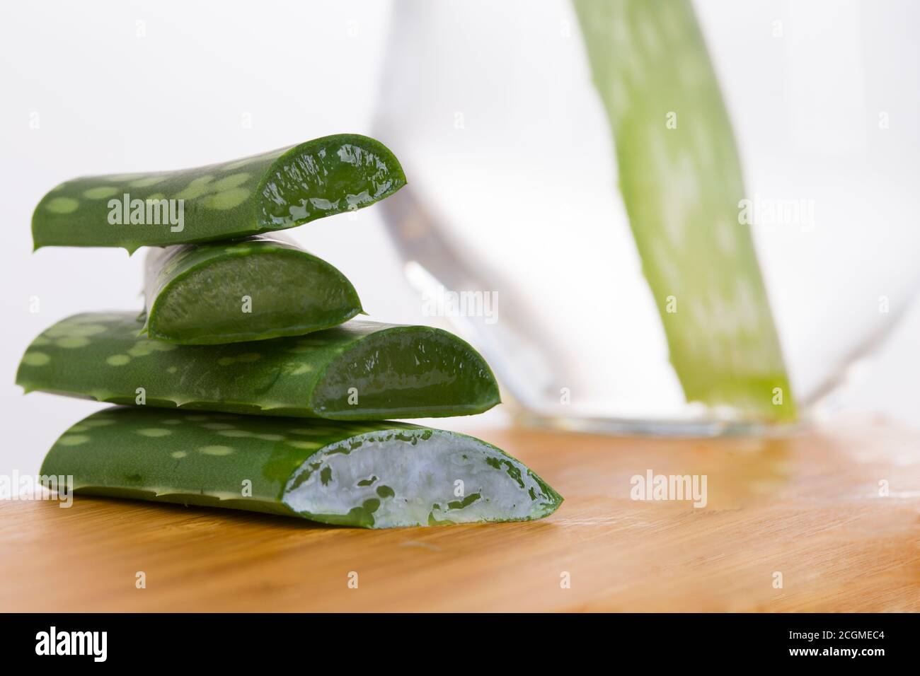 bevanda sana a base di aleo vera, smothie, sfondo isolato, sfondo bianco Foto Stock