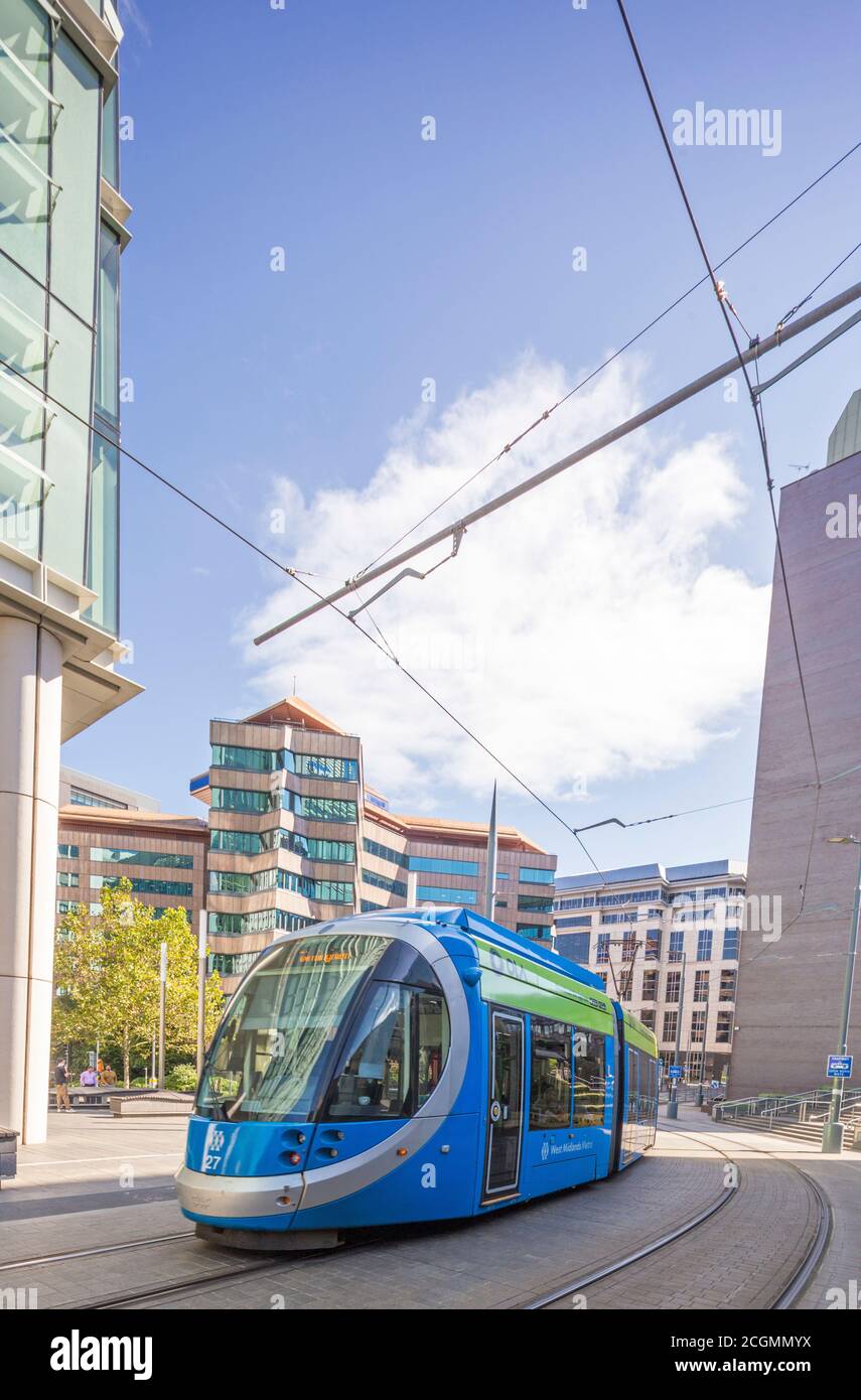 West Midlands Metro che opera tra Birmingham e Wolverhampton vicino a Snow Hill e Bull St, Birmingham, Inghilterra, Regno Unito Foto Stock