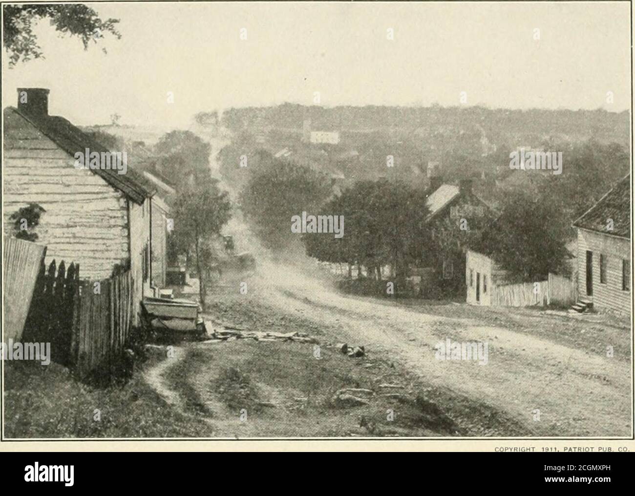 . La storia fotografica della Guerra civile : migliaia di scene fotografate 1861-65, con testo di molte autorità speciali . PATHIOT pua. CO. LEE EOCKS THE GATES Sharpsburg, Maryland, se])teiiibcr 17, 1862. Ci sono stati lunghi iniiiuti nel giorno di thatsolenty all'inizio dell'autunno del 1862, quando Robert E. Lee, al suo quartier generale ad ovest di Sharpsburg, deve essere stato quasi completamente ignoranza di come il litigaggio è andato.outnumered ha saputo che le sue truppe erano; Combattuto sapeva che non sarebbero mai stati.Longstreet, Hood, D. B. Hill, Evans, e D. R. Jones avevano girato indietro più carica di grazie al mattino; ma, come il giorno Foto Stock