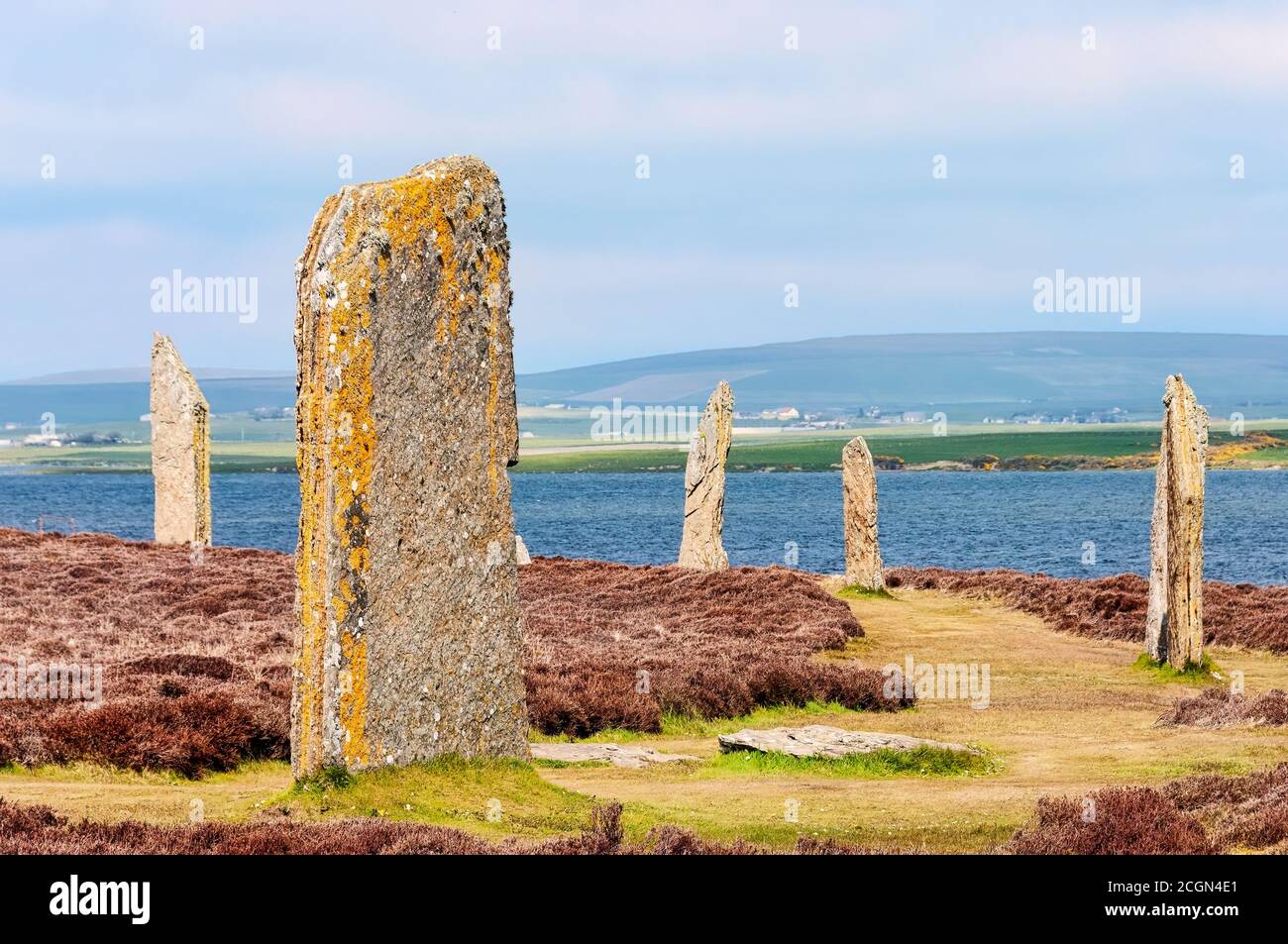 Stones of Stenness risale ad almeno il 3100 a.C. e fanno parte del cuore del Neolitico Orkney, patrimonio dell'umanità dell'UNESCO, Scozia, Regno Unito Foto Stock