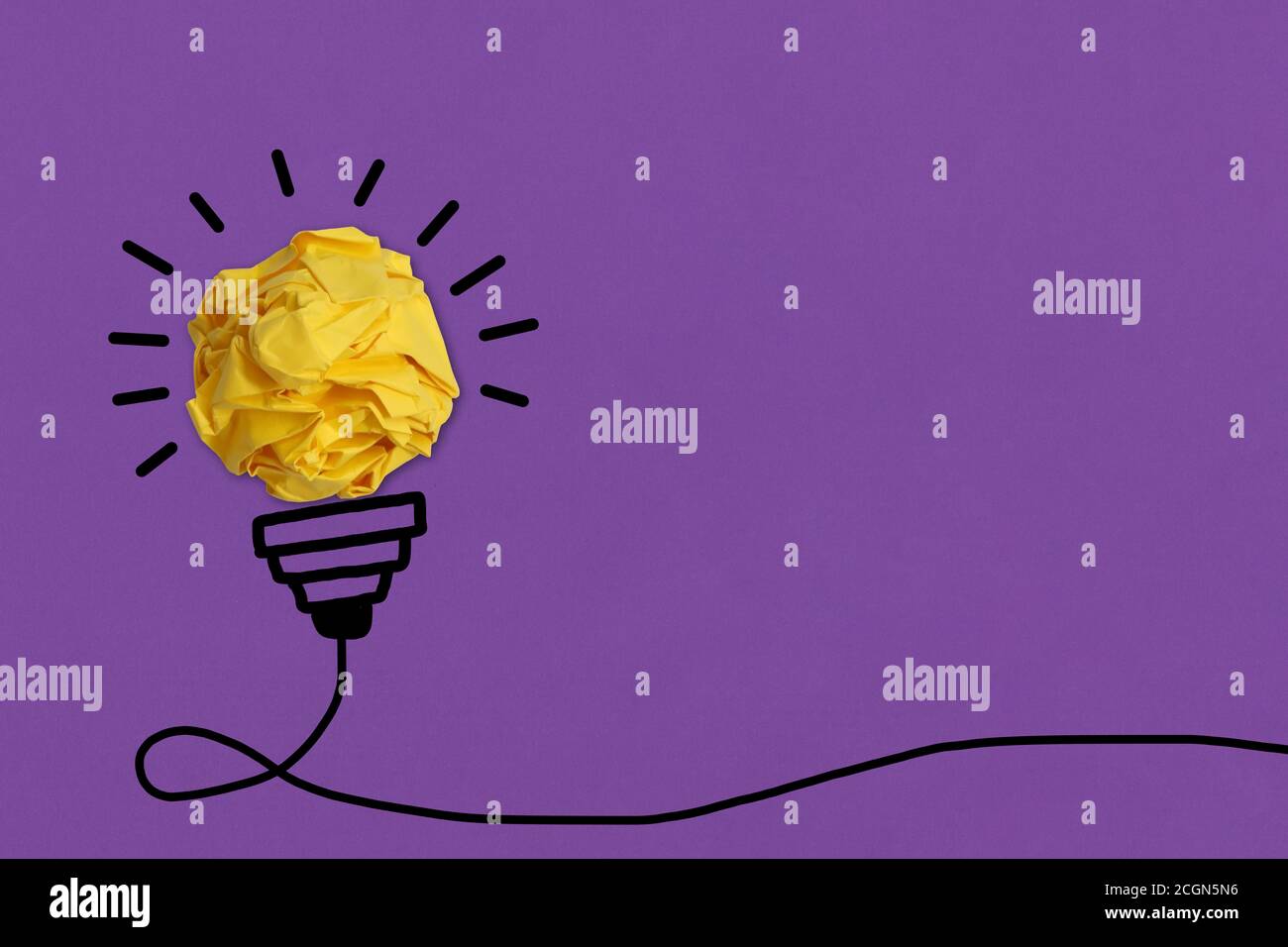 Carta arrotondata sferica e linea nera disegnata a mano idea lampadina e hanno spazio di copia. Foto Stock