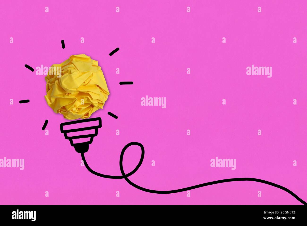 Carta arrotondata sferica e linea nera disegnata a mano idea lampadina e hanno spazio di copia. Foto Stock