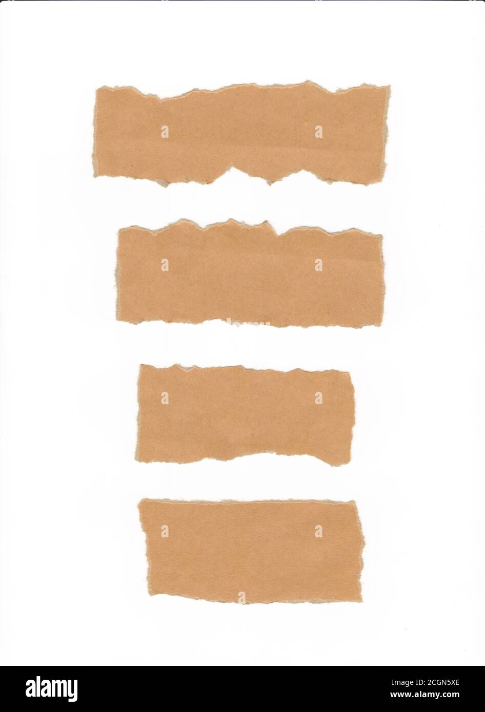 Carta marrone per note strappata di rettangolo isolato su sfondo bianco e con spazio per la copia. Foto Stock
