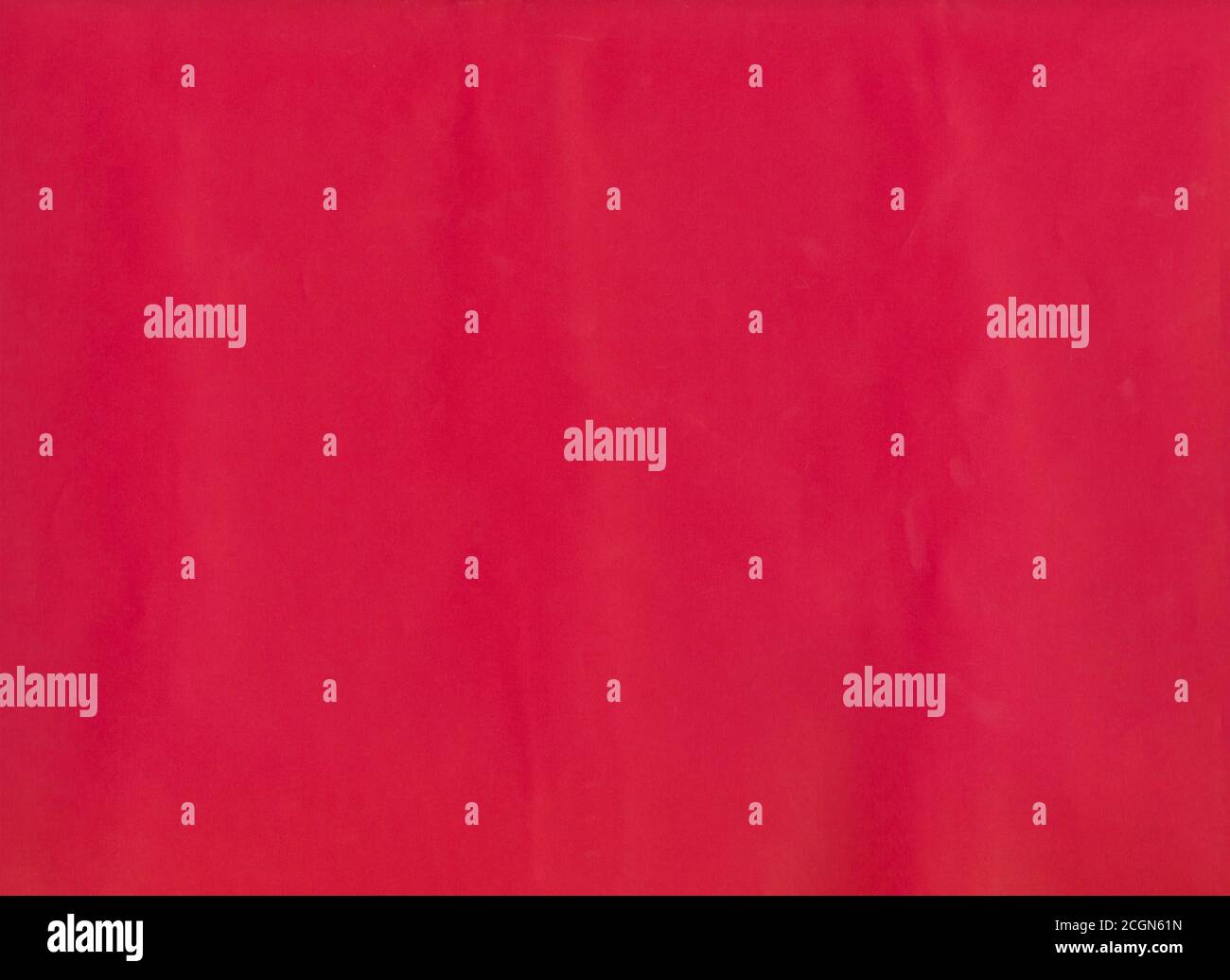 Carta d'arte rossa non uniforme o sgualcita per la progettazione dello sfondo. Foto Stock