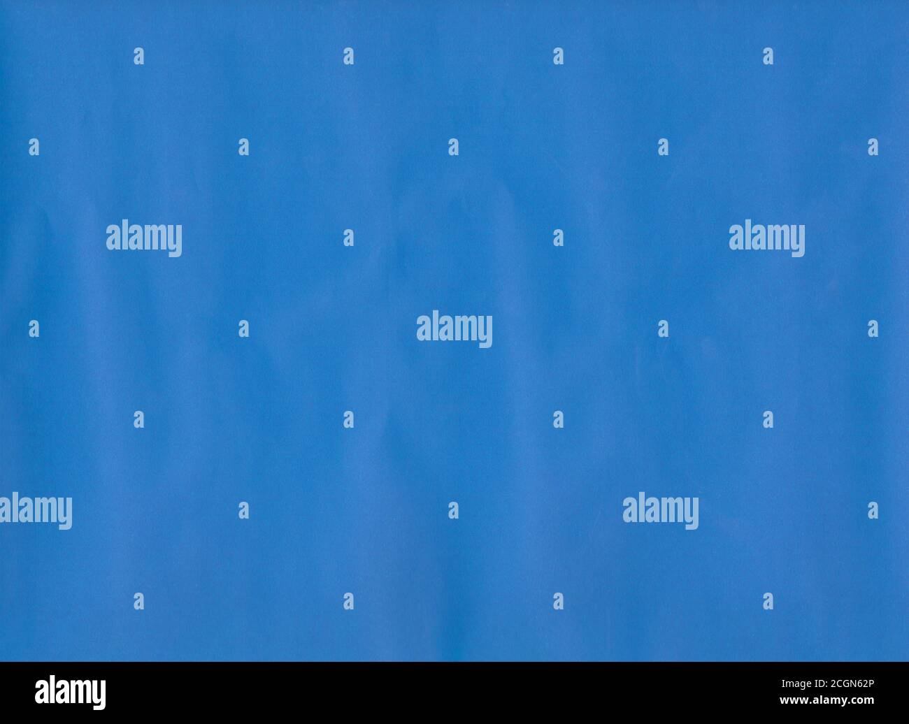 Carta blu artica non uniforme o piegata per la progettazione dello sfondo. Foto Stock