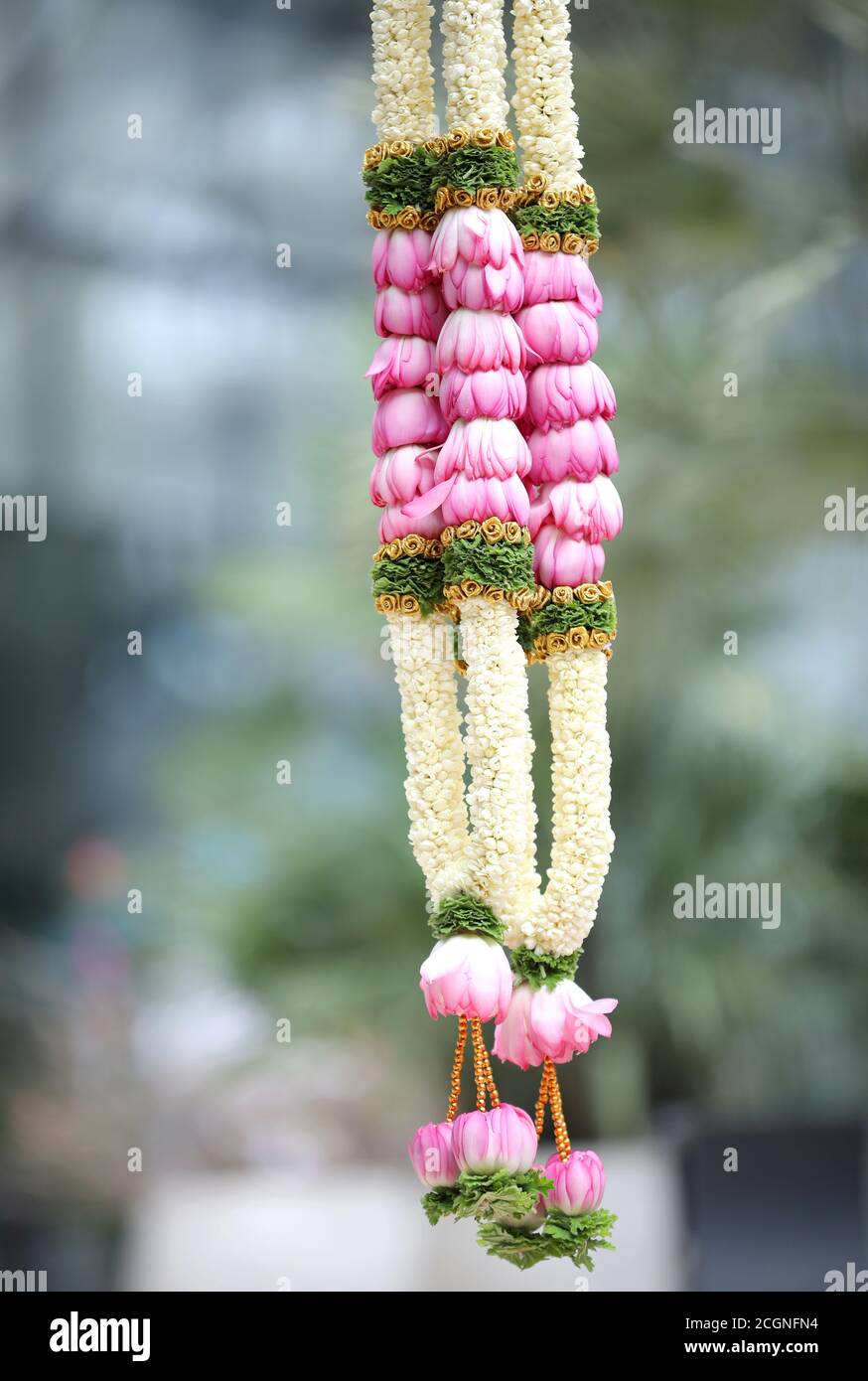 ghirlanda di fiori rosa e bianco Foto Stock