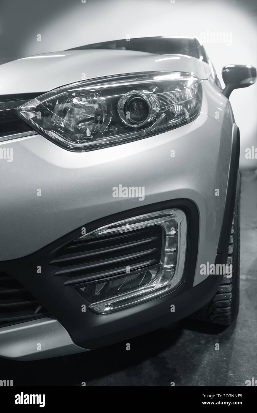 Il faro di moderne auto di prestigio closeup Foto Stock