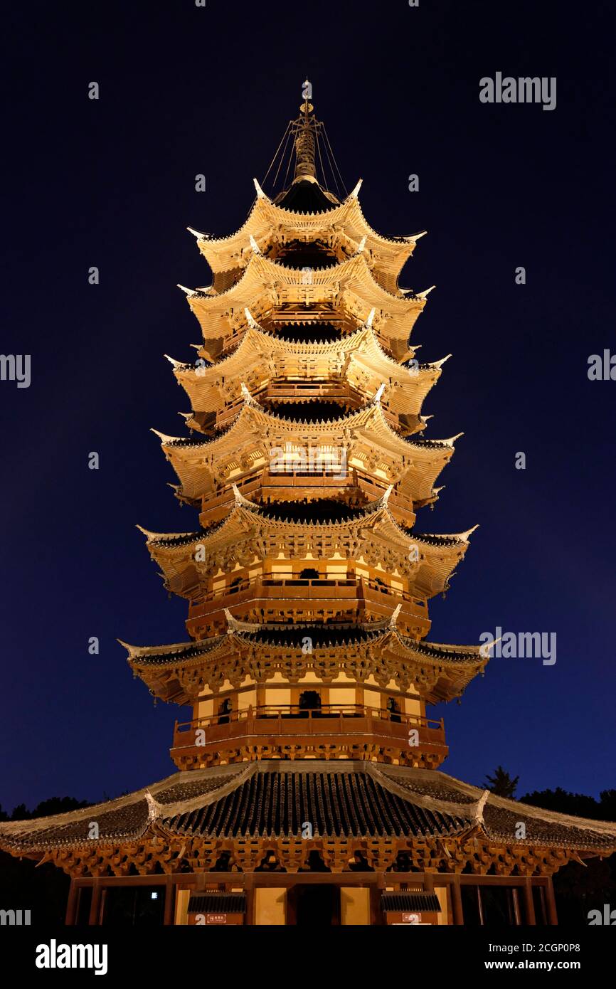 Pan Gate Scenic Area, Ruigang Pagoda, scena notturna, Nantangzhuangcun, Suzhou, Jiangsu Sheng, Cina Foto Stock