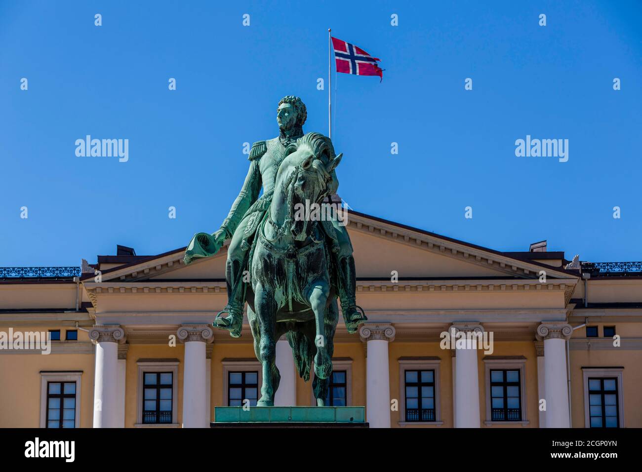 Statua di Carlo XIV Giovanni, Re di Svezia, Carlo III Giovanni, Re di Norvegia, di fronte al Castello reale, Oslo, Norvegia Foto Stock