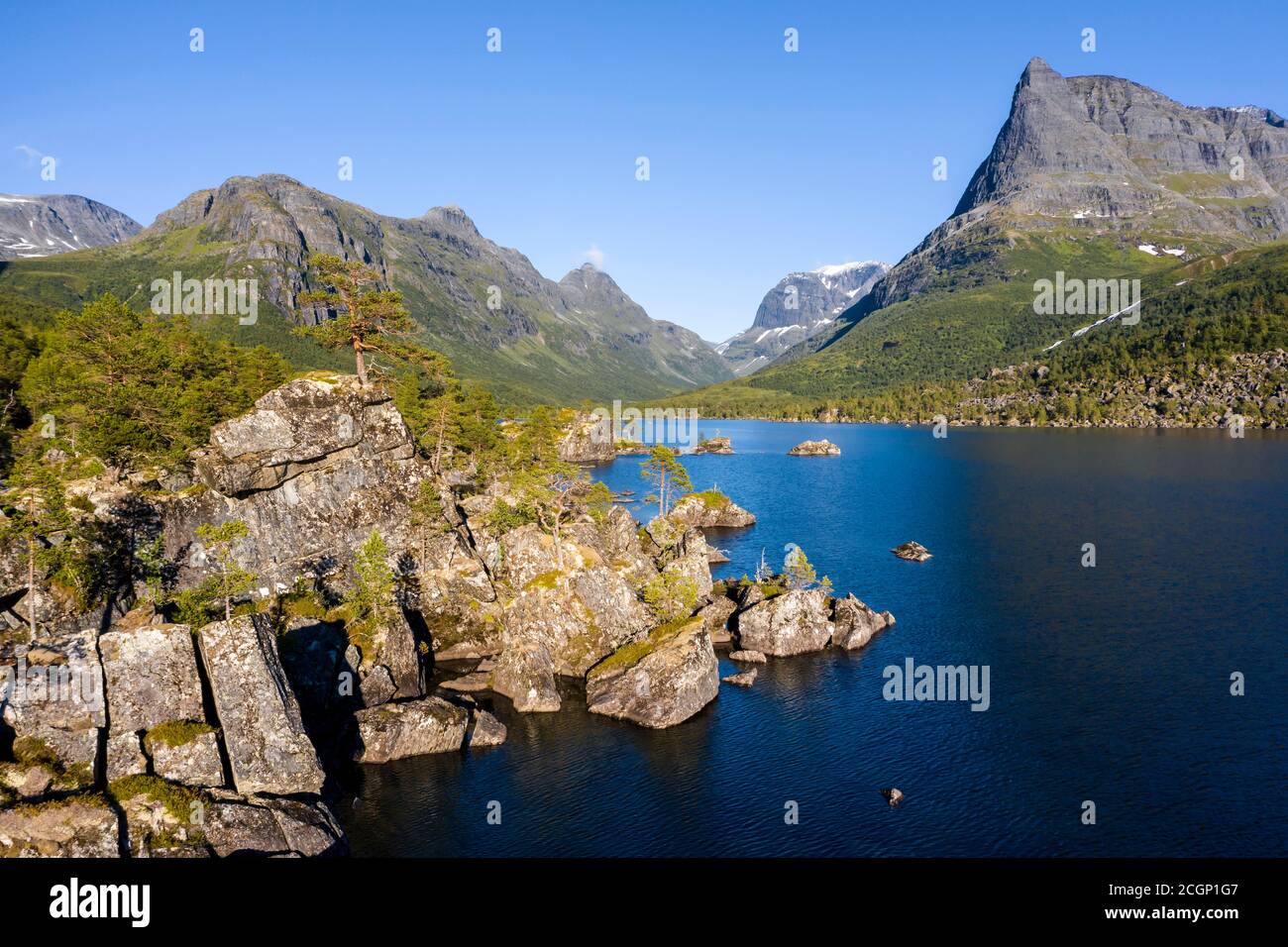 Vista della cima di Innerdaltarnet, Lago Innerdalsvatna, Innerdalen, Trollheimen Mountain Area, Sunndal, More og Romsdal, Norvegia Foto Stock