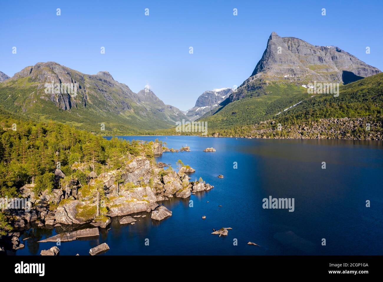 Vista della cima di Innerdaltarnet, Lago Innerdalsvatna, Innerdalen, Trollheimen Mountain Area, Sunndal, More og Romsdal, Norvegia Foto Stock