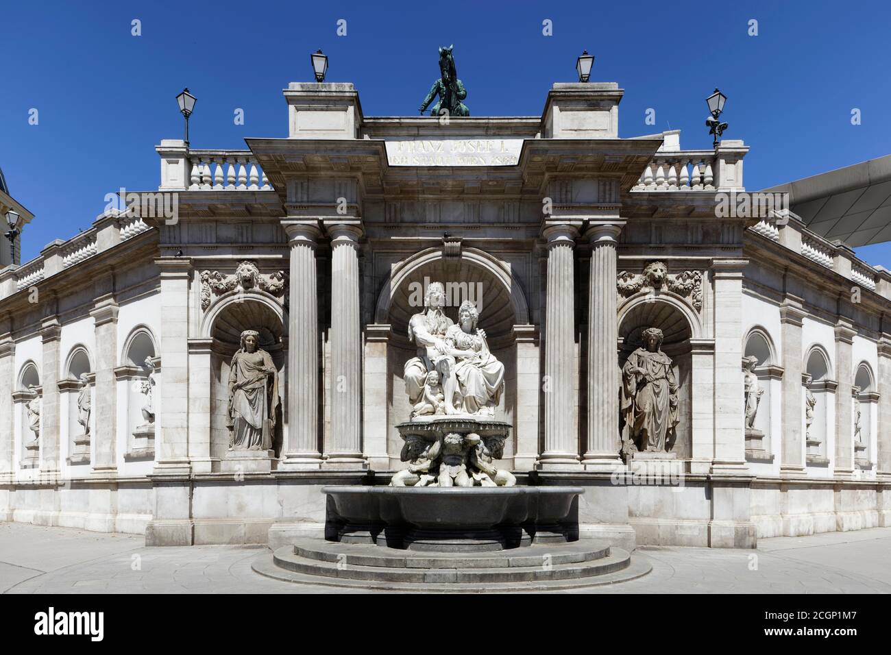 Albrechtsbrunnen, o Danubiusbrunnen, costruito nel 1869, con figure di Danubius e Vindobona, Augustinerbastei, Albertinaplatz1, 1 ° distretto di Foto Stock