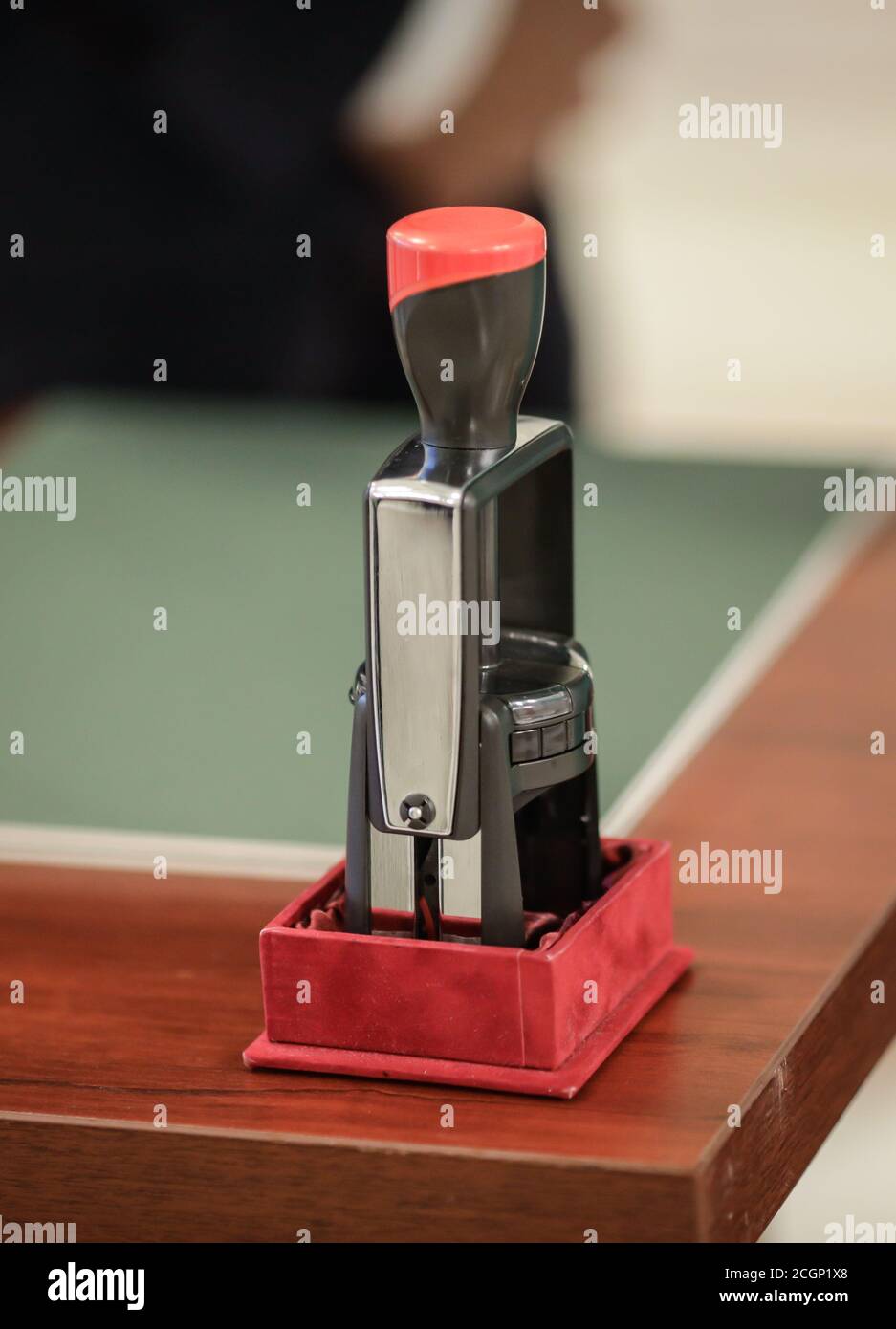 Stampatore ufficiale su un tavolo di legno Foto Stock