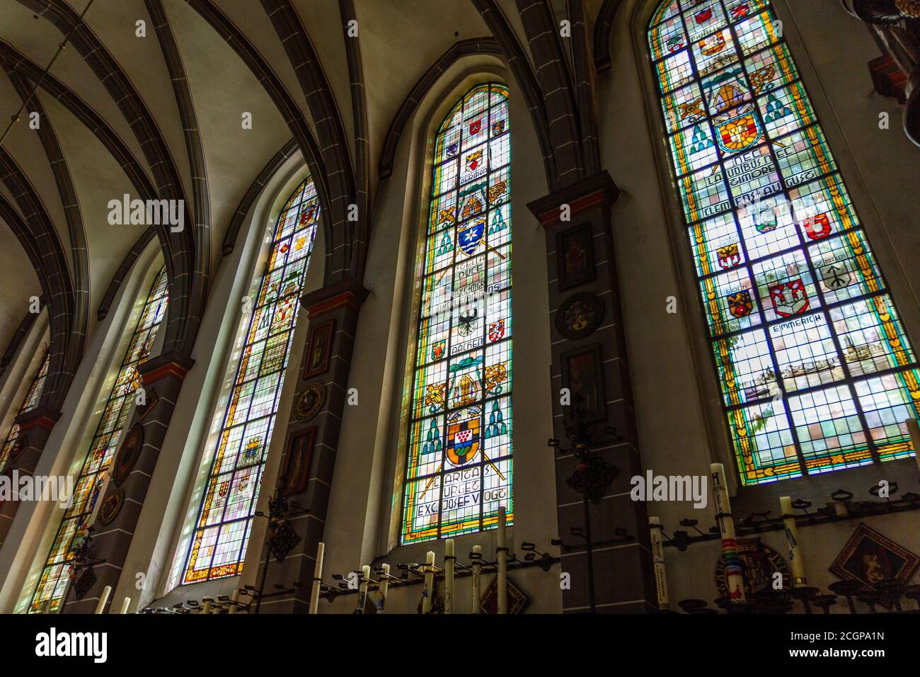 Vetrate colorate nella Cappella delle candele Foto Stock