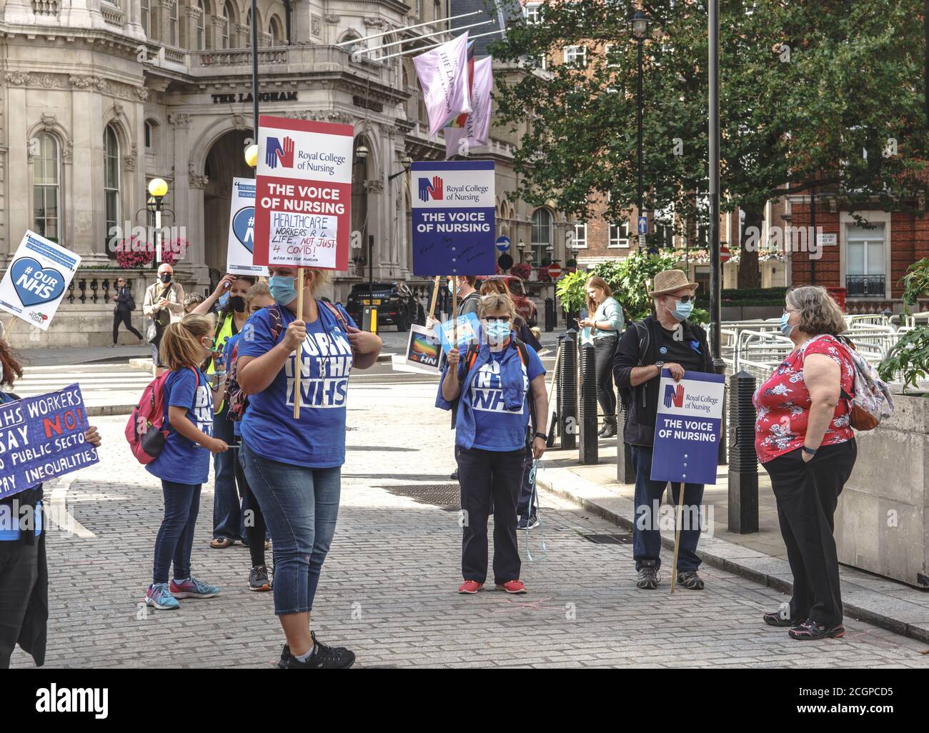 12th settembre 2020, Londra, Regno Unito. I lavoratori dell'NHS si riuniscono a marzo per protestare contro la mancanza di riconoscimento da parte del governo per quanto riguarda la retribuzione, a seguito del loro contributo durante la pandemia di coronavirus. Le proteste precedenti nel mese di agosto hanno mostrato la profonda rabbia di così tanti membri del personale dell'NHS dopo la prima ondata di pandemia. Bridget Catterall/Alamy Live News Foto Stock
