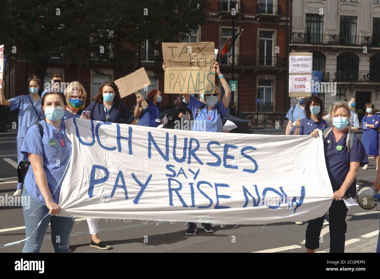 12th settembre 2020, Londra, Regno Unito. I lavoratori dell'NHS si riuniscono a marzo per protestare contro la mancanza di riconoscimento da parte del governo per quanto riguarda la retribuzione, a seguito del loro contributo durante la pandemia di coronavirus. Le proteste precedenti nel mese di agosto hanno mostrato la profonda rabbia di così tanti membri del personale dell'NHS dopo la prima ondata di pandemia. Bridget Catterall/Alamy Live News Foto Stock