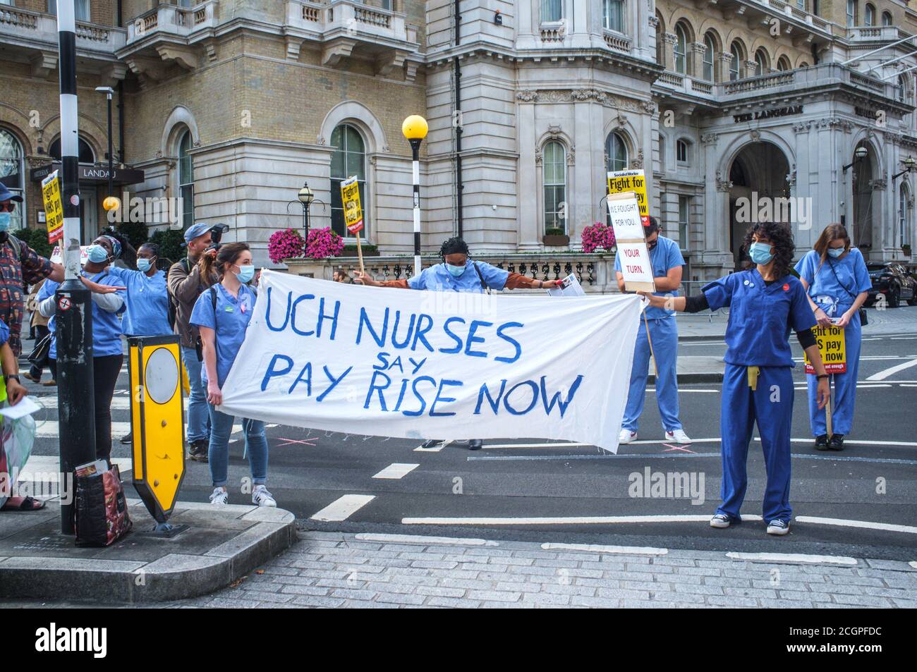 12th settembre 2020, Londra, Regno Unito. I lavoratori dell'NHS si riuniscono a marzo per protestare contro la mancanza di riconoscimento da parte del governo per quanto riguarda la retribuzione, a seguito del loro contributo durante la pandemia di coronavirus. Le proteste precedenti nel mese di agosto hanno mostrato la profonda rabbia di così tanti membri del personale dell'NHS dopo la prima ondata di pandemia. Bridget Catterall/Alamy Live News Foto Stock