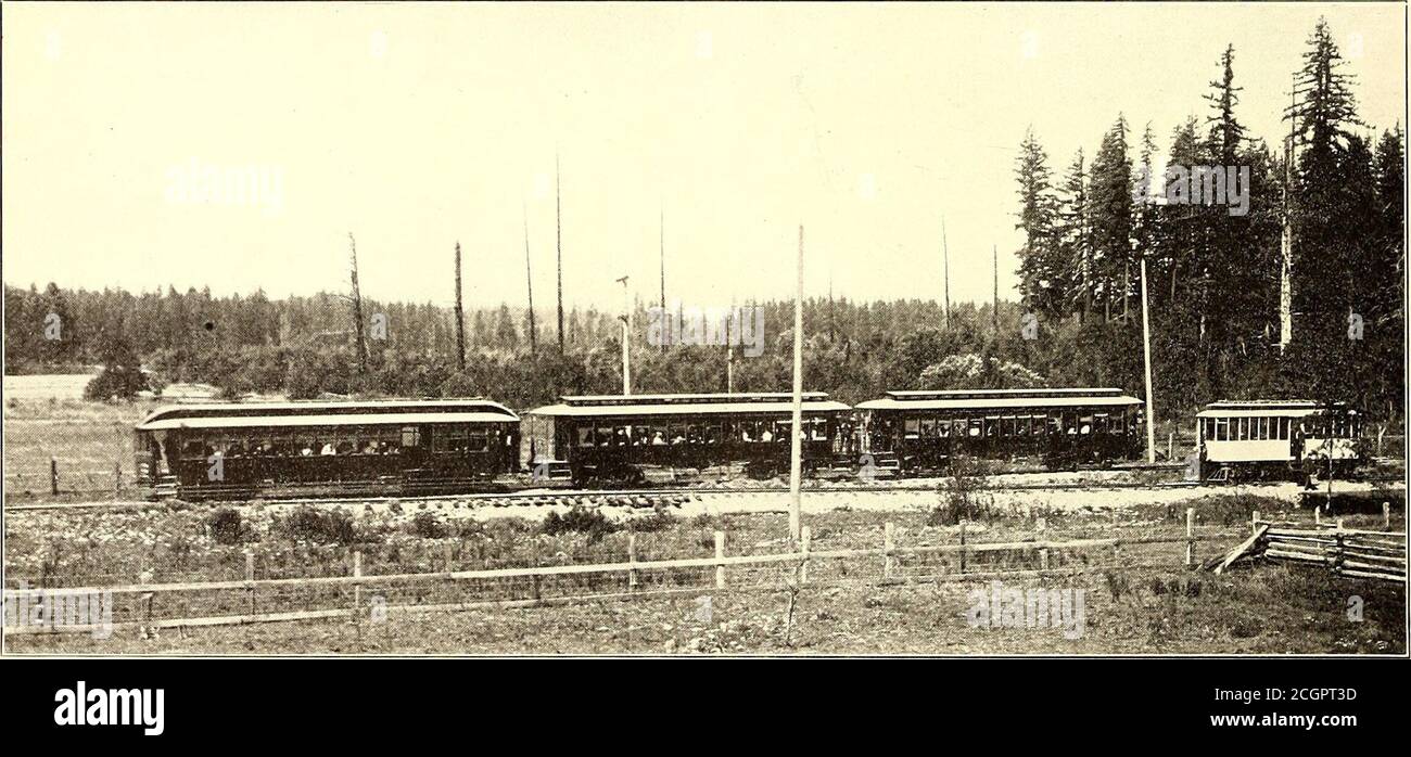 . La rivista ferroviaria di strada che fornisce le sei sottostazioni citate. Il potere rimanente l'azienda è un contratto di vendita al Portland General Electric COM-pany, il cui sviluppo di energia idrica a Oregon City ha ora raggiunto la sua massima capacità. Sarà portata a 33.000 volt e portata da una linea a doppio polo direttamente attraverso la conttrya distanza di 22 miglia ad una nuova stazione di distribuzione a Sellwood, che le due società opereranno congiuntamente. Questa stazione incarnerà anche la nuova sottostazione di Sellwood per il com-pany ferroviario. Quindi, invece di essere un acquirente di potere f Foto Stock