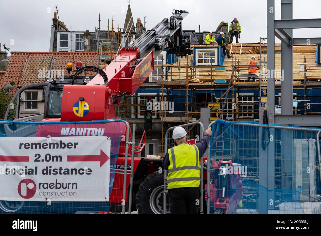 Cantiere costruzione case residenziali nel centro di St Andrews , Fife, Scozia, Regno Unito Foto Stock