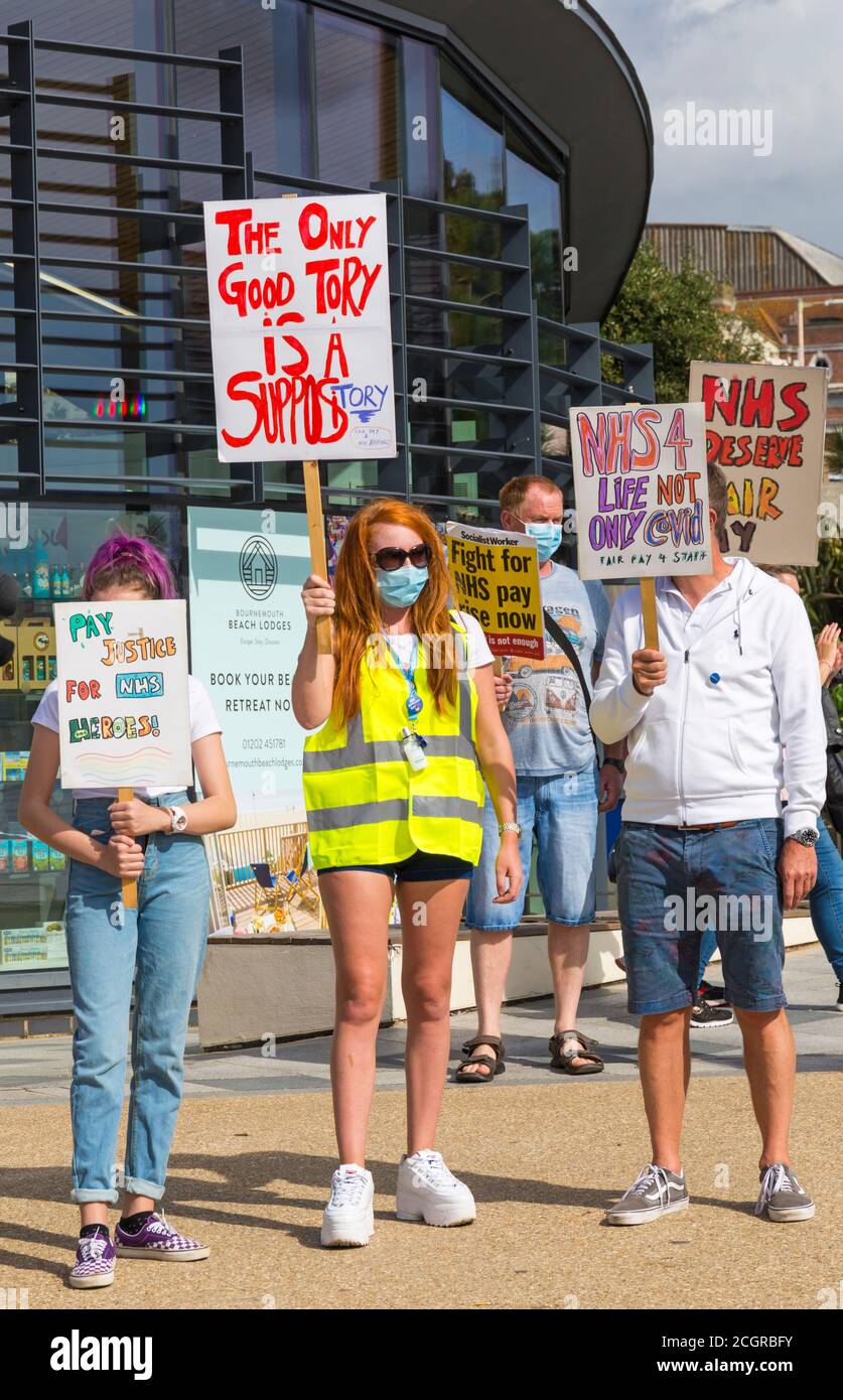 Bournemouth, Dorset UK. 12 settembre 2020. I lavoratori del Dorset NHS dicono "No" alla disuguaglianza del settore pubblico dopo che il governo ha fatto il loro annuncio di dare aumenti salariali ad altri settori pubblici, ma hanno escluso infermieri e medici in formazione del NHS. Molti lavoratori della NHS si sentono sottovalutati e demoralizzati, sovraccarichi e esausti, mettendo a rischio la propria salute e sicurezza durante la pandemia del Covid-19. Credit: Carolyn Jenkins/Alamy Live News Foto Stock