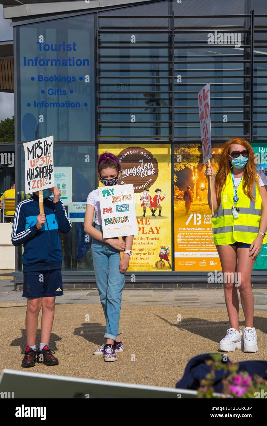 Bournemouth, Dorset UK. 12 settembre 2020. I lavoratori del Dorset NHS dicono "No" alla disuguaglianza del settore pubblico dopo che il governo ha fatto il loro annuncio di dare aumenti salariali ad altri settori pubblici, ma hanno escluso infermieri e medici in formazione del NHS. Molti lavoratori della NHS si sentono sottovalutati e demoralizzati, sovraccarichi e esausti, mettendo a rischio la propria salute e sicurezza durante la pandemia del Covid-19. Credit: Carolyn Jenkins/Alamy Live News Foto Stock