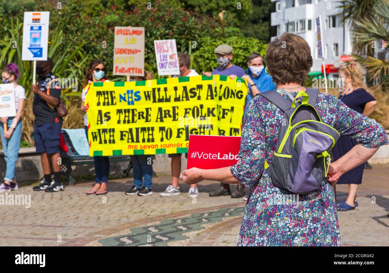 Bournemouth, Dorset UK. 12 settembre 2020. I lavoratori del Dorset NHS dicono "No" alla disuguaglianza del settore pubblico dopo che il governo ha fatto il loro annuncio di dare aumenti salariali ad altri settori pubblici, ma hanno escluso infermieri e medici in formazione del NHS. Molti lavoratori della NHS si sentono sottovalutati e demoralizzati, sovraccarichi e esausti, mettendo a rischio la propria salute e sicurezza durante la pandemia del Covid-19. Credit: Carolyn Jenkins/Alamy Live News Foto Stock