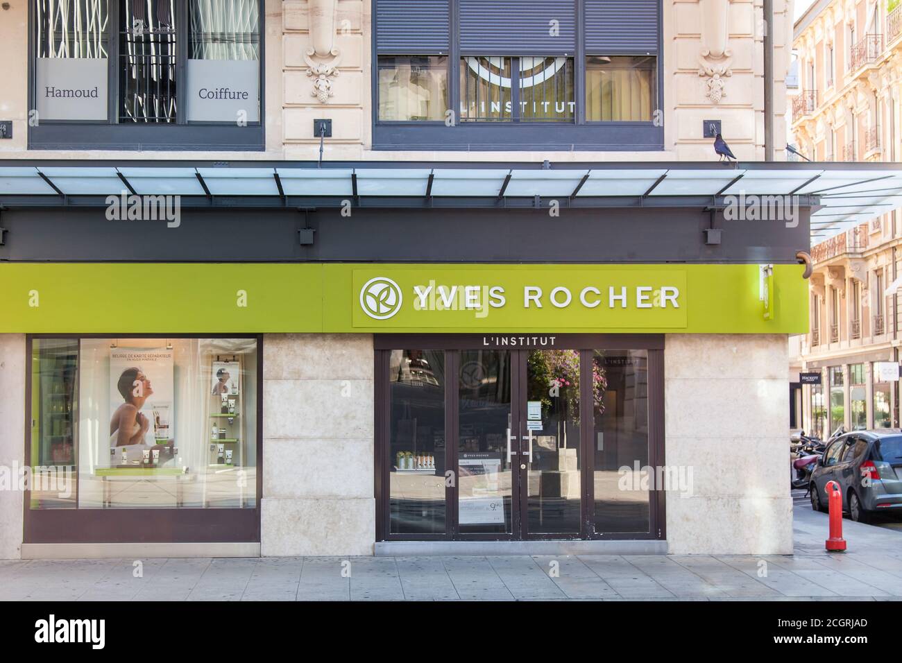 Ginevra, Svizzera - 03 settembre 2017 : Istituto di bellezza Yves Rocher a Les Rues Basses a Ginevra. Les Rues Basses, situato ai piedi del vecchio Foto Stock