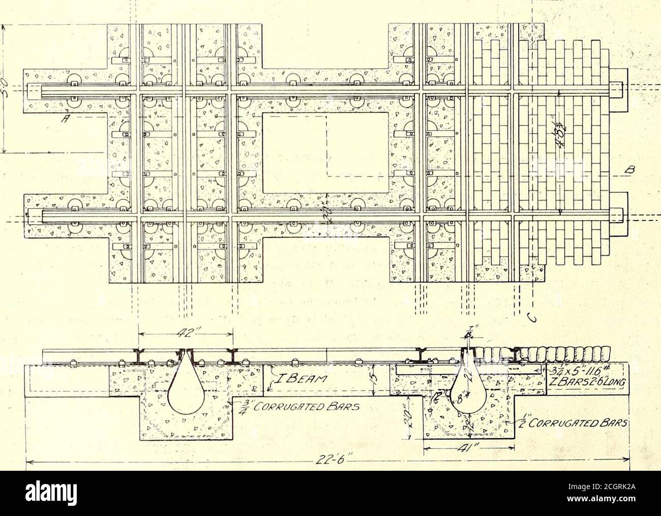 . Giornale ferroviario elettrico . Seattle, Renton & Southern- -Design di drenaggio per New Track of Seattle, è illustrato. Questa pista è posata con 7 pollici. 80-lb.T-rail supportato su fascette in legno racchiuse in calcestruzzo. FourthAvenue si trova all'interno di uno dei quartieri di Seattle.originalmente i gradi su questa strada erano molto bruschi, inoltre il profilo è comparativamente forno anche se ci è un grado costante per tutta la lunghezza della strada all'interno del quartiere degli affari. A causa di questo grado è diventato neces-sary nel progettare la pista per fornire i mezzi ampi di scarico dell'acqua che potrebbe essere portata dentro Foto Stock