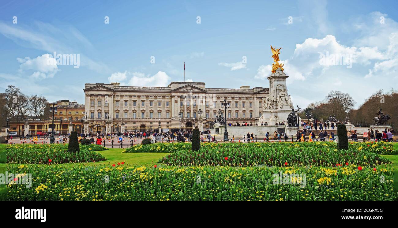 Buckingham Palace, Londra, Regno Unito, 2018. Panorama di Buckingham Palace che è la residenza londinese di HM Regina Elisabetta II,. E' un edificio iconico Foto Stock