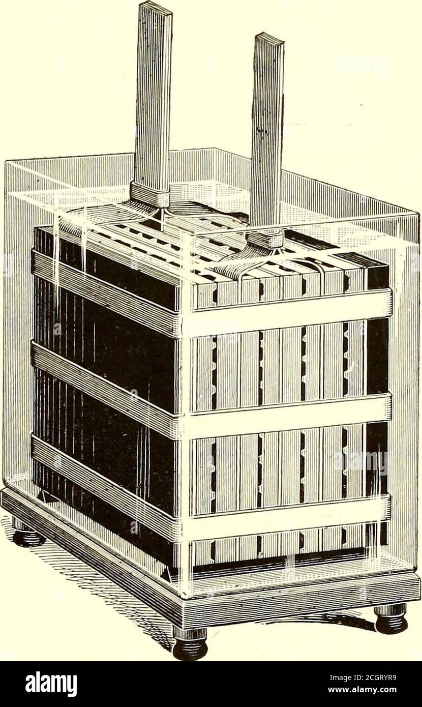 . Il giornale ferroviario di strada . FIG. 1.-FACCIA DELLA PIASTRA DELLA BATTERIA FIG. 2.-PARTE POSTERIORE DELLA PIASTRA DELLA BATTERIA FIG. 3.-COMPLETARE la struttura DELLE CELLE DELLA BATTERIA. I perfezionamenti sono di natura meccanica prematura, e riguardano la costruzione dell'elemento, con lo scopo generale di ridurre il peso del ma-teriale di supporto dell'ossido di piombo, che è, nella maggior parte delle batterie, piombo, uno dei più pesanti dei metalli. Nella costruzione del Hatchelement si utilizza una piastra porosa di terracotta non smaltata di circa 4 pollici quadrati, con ricettacoli quadrati su un lato e scanalature sul lato opposto, come mostrato in F Foto Stock