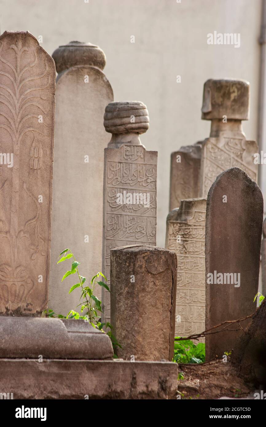 Vista delle antiche lapidi di Istanbul, Turchia Foto Stock
