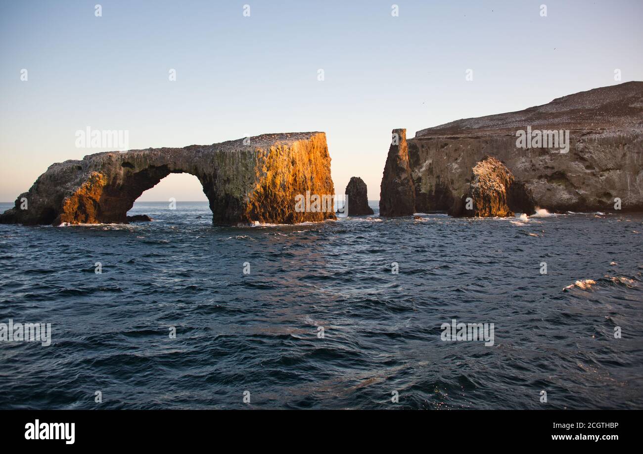 Arco dell'Isola di Anacapri al Parco Nazionale e Nazionale delle Isole del canale Santuario Marino Foto Stock