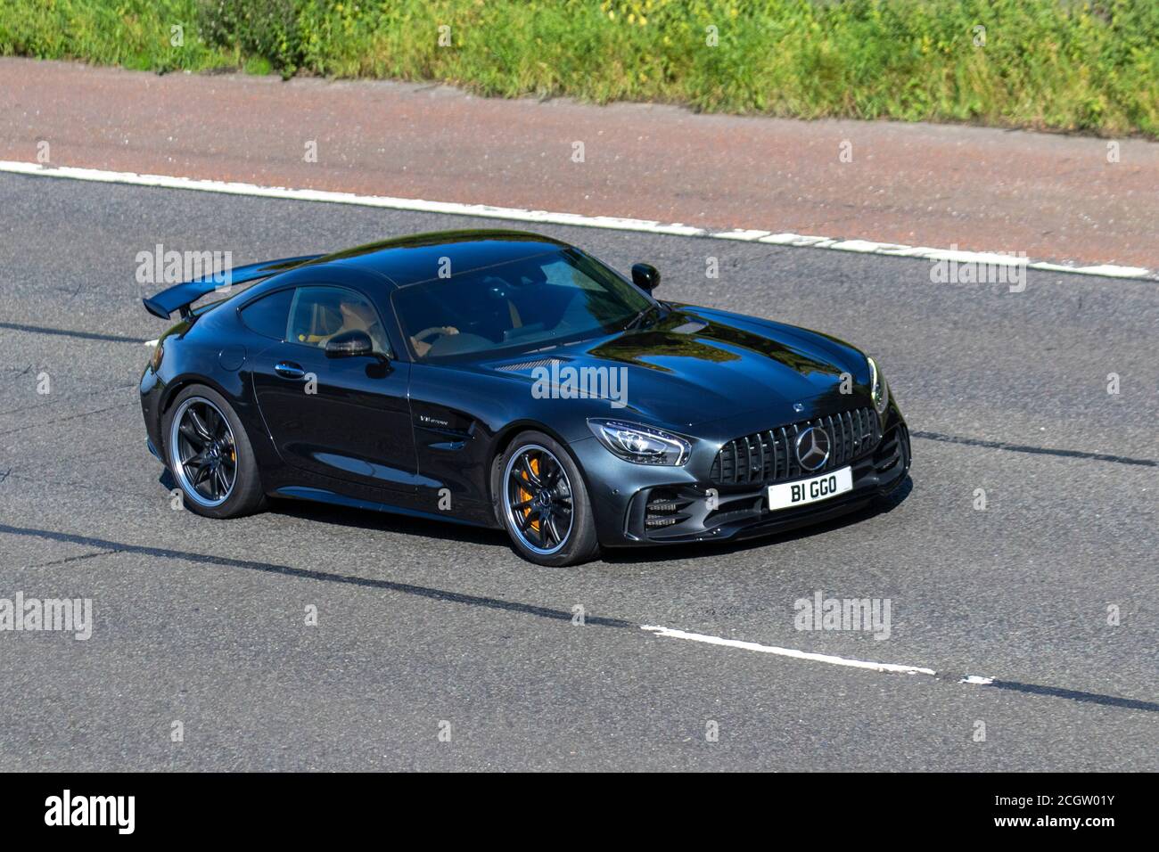2017 Mercedes-Benz AMG GT R Premium Auto Nero; veicoli veicolari, auto che guidano veicoli su strade del Regno Unito, motori, motori sulla rete autostradale M6. Foto Stock