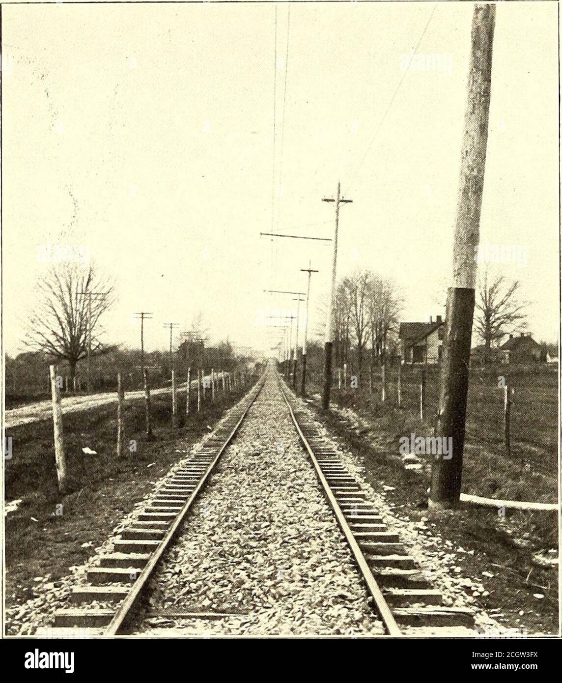 . Il giornale ferroviario di strada. Et, seguendo le vetture di Tlie ColumbusRailway Company. L'accordo di traffico è sulla Dayton|)lan, la società cittadina che prende la metà della tariffa della città per 438 STREET RAILWAY JOURNAL. [Vol XXL n° 12. Attraverso passeggeri e tutte le tariffe derivanti da passeggeri locali. Ogni auto è dotata di un registro Sterling-Meekertwo-face, e all'ingresso e all'uscita dalla città il conduttore suona il numero (se attraverso passengersina l'auto. Tutti i biglietti di lettura U> o dalla stazione unionpasseggeri. Le tariffe per i passeggeri sono notevolmente lesstliane 2 centesimi per miglio. Foto Stock