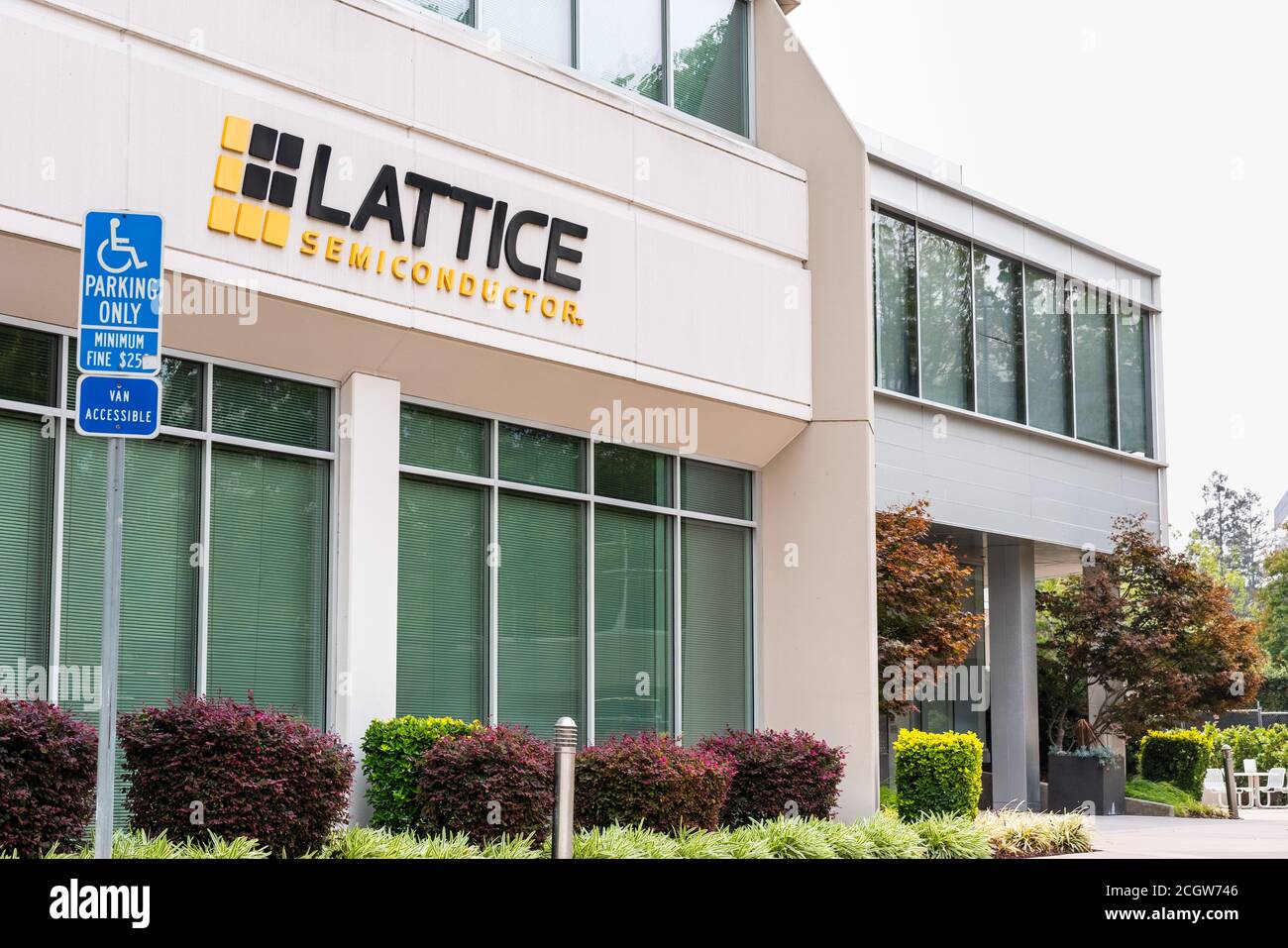 8 settembre 2020 San Jose / CA / USA - la sede centrale di lattice Semiconductor nella Silicon Valley; lattice Semiconductor Corporation è un produttore americano Foto Stock
