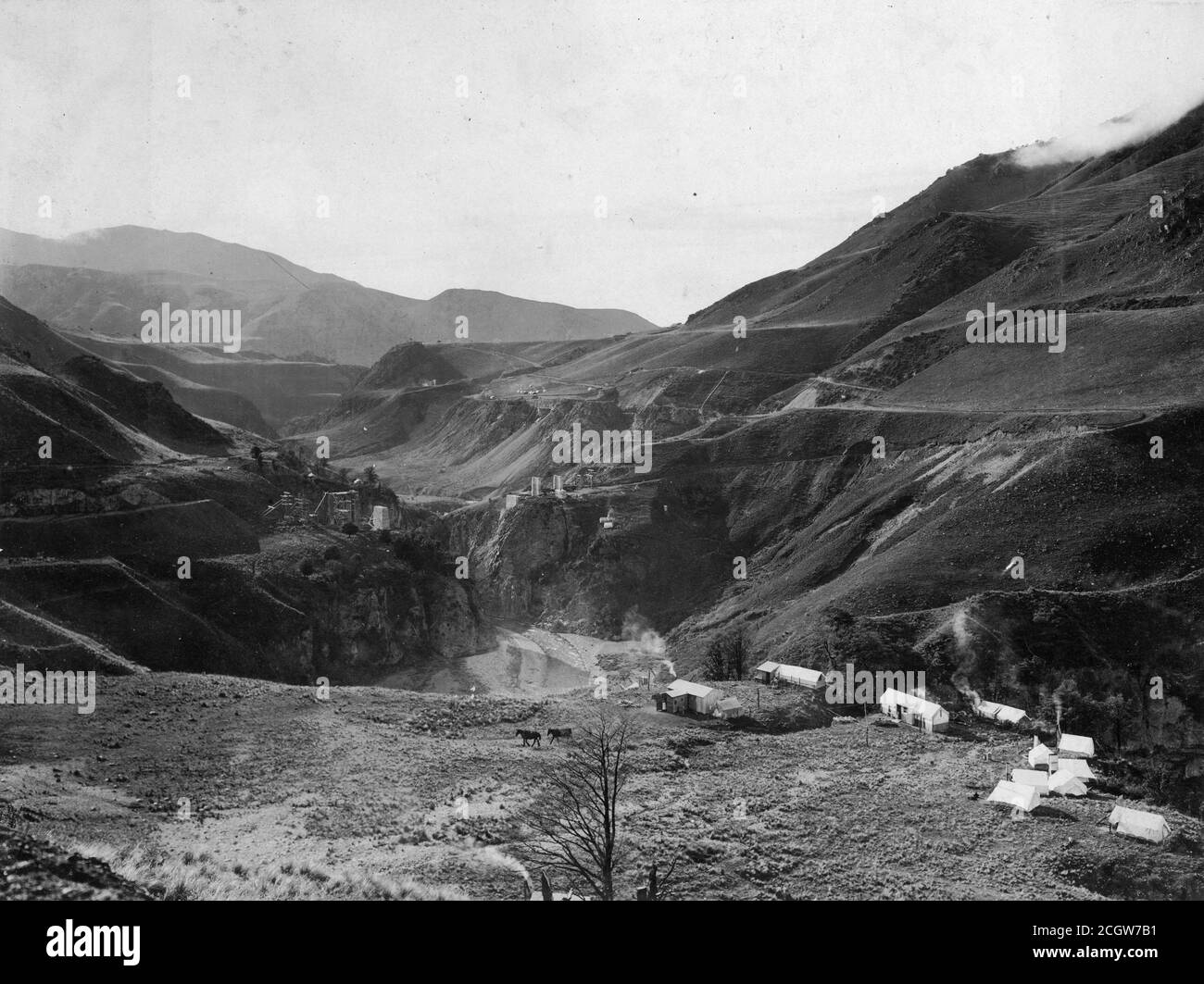 Campo di lavoro a Broken River per la Midland Line, South Island, Nuova Zelanda, nel 1905 circa. Dalla collezione della famiglia Logie. Foto Stock