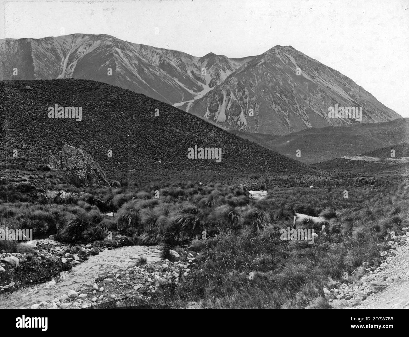 Scena vicino al campo di lavoro a Broken River per la Midland Line, Isola del Sud, Nuova Zelanda, in circa 1905. Dalla collezione della famiglia Logie. Foto Stock