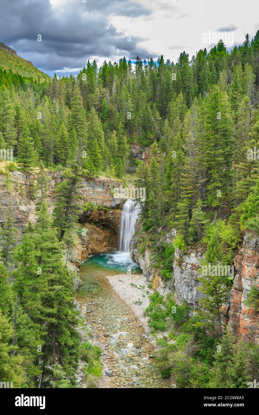 cascata sul torrente delle cascate vicino augusta, montana Foto Stock