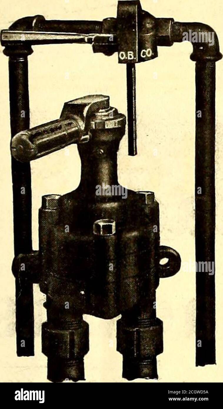 . Giornale ferroviario elettrico . La continua popolarità dei convertitori Rotary di Westinghouse è ampiamente dovuta alla loro robusta costruzione meccanica, facilità di installazione, facilità di ispezione, alta efficienza, commutazione perfetta e assenza di caccia. Altri motivi sono riportati nella circolare 1028; Uno qualsiasi dei nostri uffici vi invierà una copia di Westinghouse Electric & Manufacturing Co. Atlanta Buffalo Cleveland Detroit New Orleans Pittsburg San Francisco Baltimore Chicago Dallas Kansas City New York St. Louis Seattle Boston Cincinnati Denver Los Angeles Minneapolis Philadelphia Salt Lake City Syracuse Canada Foto Stock