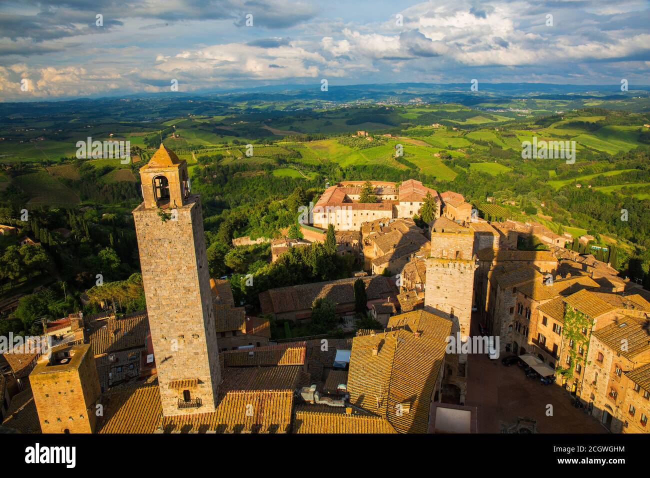 Veduta di San Gimignano, cittadina collinare medievale della Toscana Foto Stock