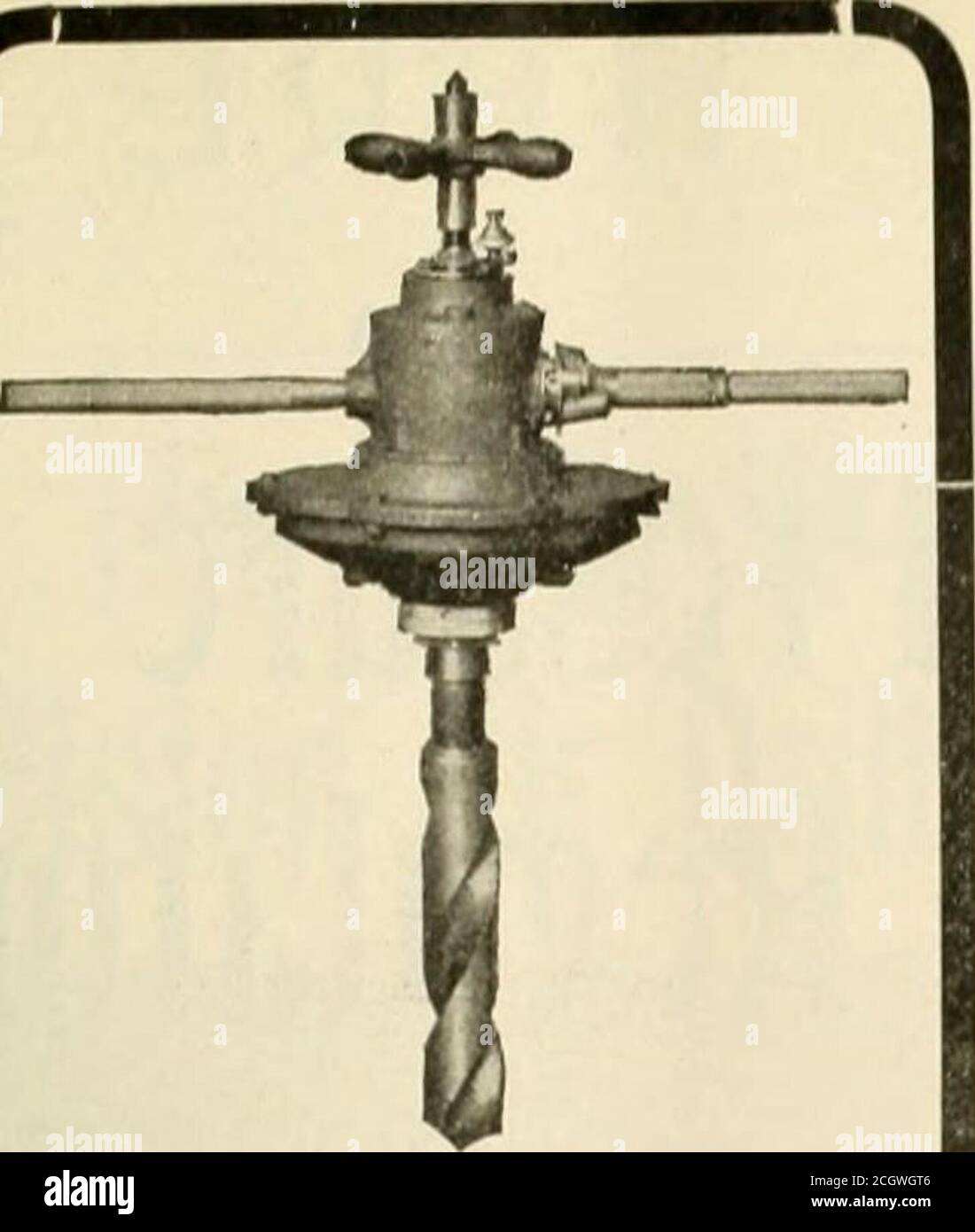 . Ingegneria ferroviaria e locomotiva : una rivista pratica di moto ferroviario e materiale rotabile. Otaryvalve di ingegneri valvola freno (Westinghouse Brake). Per regalarvi ora un'idea più positiva di come lo preparo, mando a yoi»un campione del lubrificante come lo preparo. Prendo abbastanza talowand di montone e mescola il n° 635 con la grafite fino a che non forma appena una pasta, e quindi, dopo aver rivolto o pulire la valvola terotaria, lo scaldo appena una littee applico la grafite molto evenlytutto su esso - appena abbastanza per coprirlo sottilmente - e hanno trovato noth-ing ancora che lubrificherà una rotaryvalve così a lungo e la manterrà Foto Stock