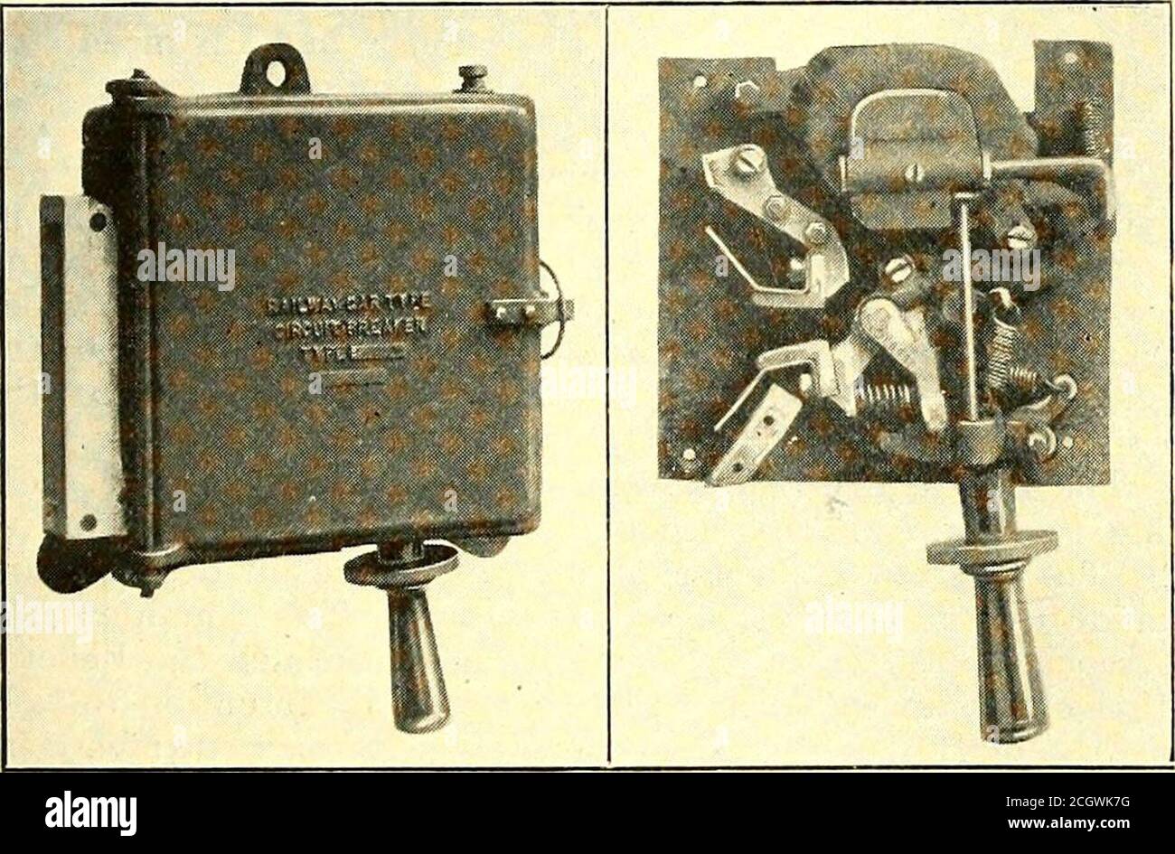 . Giornale ferroviario elettrico . Motor Equipment per soddisfare la richiesta di un interruttore di circuito leggero per l'uso con auto one-man e altre apparecchiature ferroviarie che impiegano piccoli motori, la Westinghouse Electric & Manufacturing Company ha sviluppato il breakermostrato nell'illustrazione. La costruzione del sezionatore è tale che gli elementi di lavoro completi possano essere rimossi dalla scatola di chiusura rimuovendo il pulsante di calibrazione e le quattro viti che fissano gli elementi alla scatola. Non è quindi necessario rimuovere la scatola dalla vettura. Lo scivolo ad arco è composto da legname di amianto e stampato a. Foto Stock