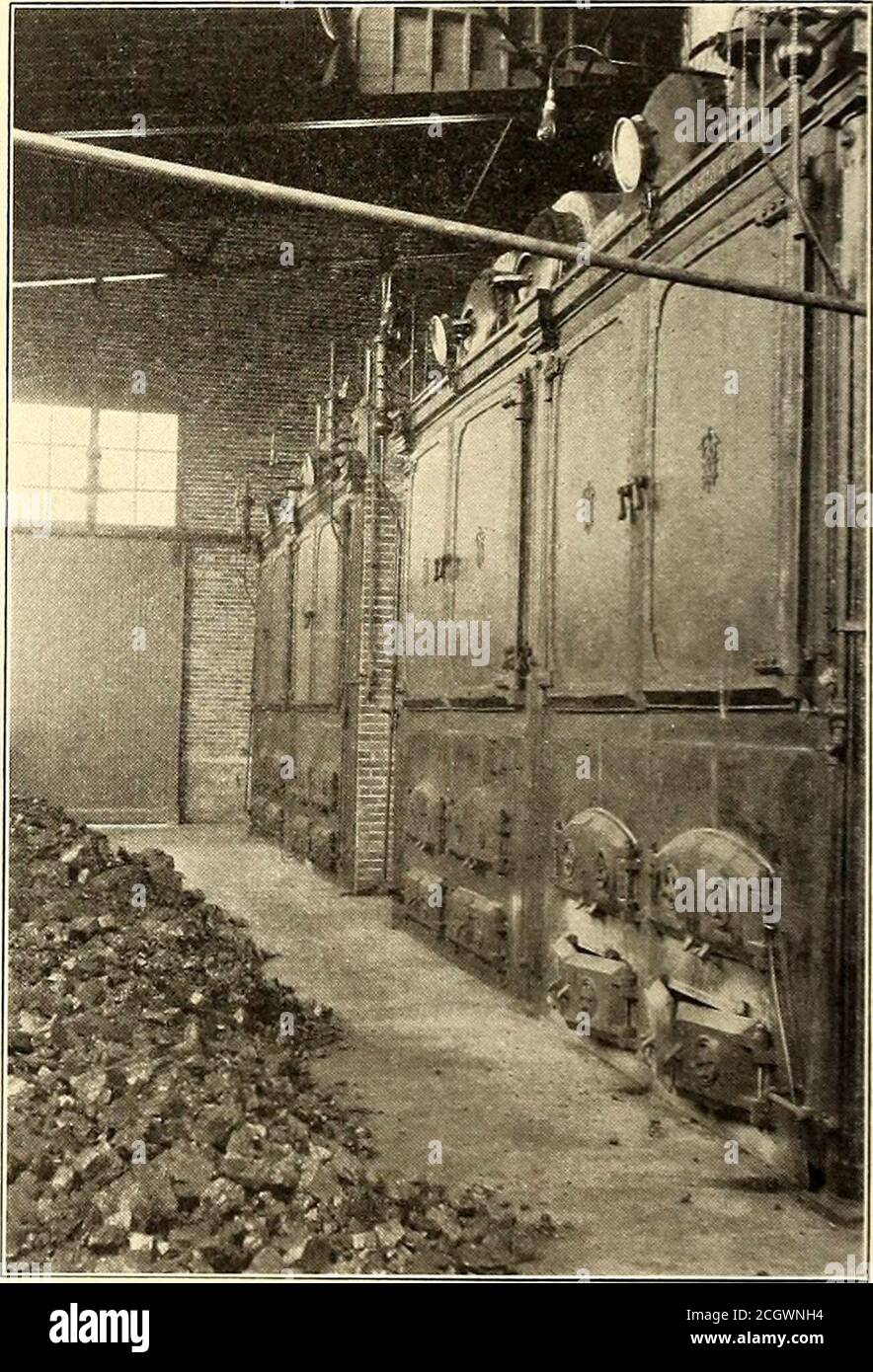 . Il giornale ferroviario di strada . VISTA INTERNA DI UNA PARTE DELLA SALA MACCHINE DI TOLEDO, PORTCLINTON E LA SALA DELLE CALDAIE FERROVIARIE SUL LAGO DI TOLEDO, I PUNTI FERROVIARI DI PORT CLINTON E LAKESIDE E TOLEDO. C'è anche un piano per costruire una linea di sperone per l'Isola di Catawba, raggiungendo Ottawa City, e fornendo una strada costiera per Put-in-Bay. Durante i mesi autunnali la strada derivesmuch traffico da cacciatori. Anatre e oche abbondano nei themarshes che circondano le isole e le baie, e ci arenumous riserve di club, in modo che lo sport è protetto. Punto. Di conseguenza, un canale lungo 600 piedi e profondo 7 piedi wasdragato a wi Foto Stock