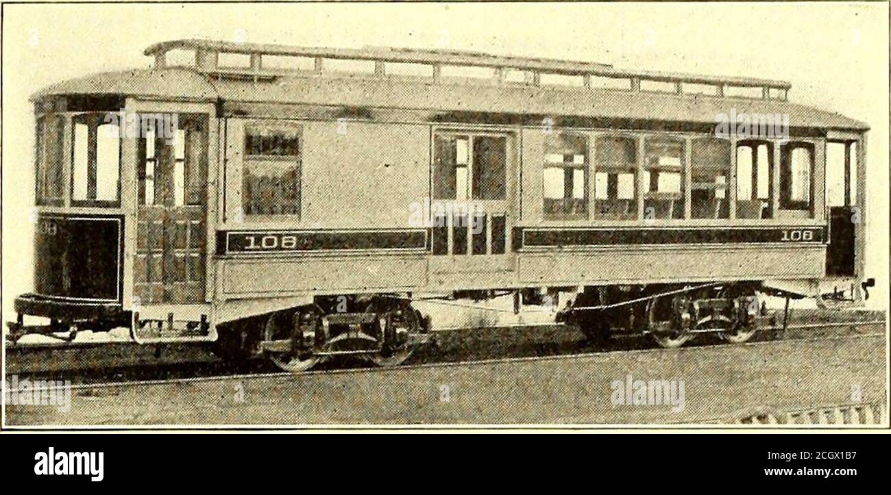 . Il giornale ferroviario di strada . di e di controventatura per soddisfare. L'apertura per il riempimento si trova all'interno della tramoggia, in prossimità del centro del carrello, a 16 in. Dalle ruote, proteggendo ilfango, neve e acqua dalle ruote. Tutte le valvolee le parti di funzionamento sono racchiuse, rendendolo sicuro e positivesander nelle peggiori condizioni atmosferiche. Ogni parte o apertura è a tenuta di mano con guarnizioni o boccole, per cui è praticamente impossibile che la sabbia si inumidisce nella tramoggia. CABINE COMBINATE SEMI-CONVERTIBILI PER YORK, PA. Il J. (i.. Brill Company ha ultimamente finito quattro passeggeri e borsa combini Foto Stock