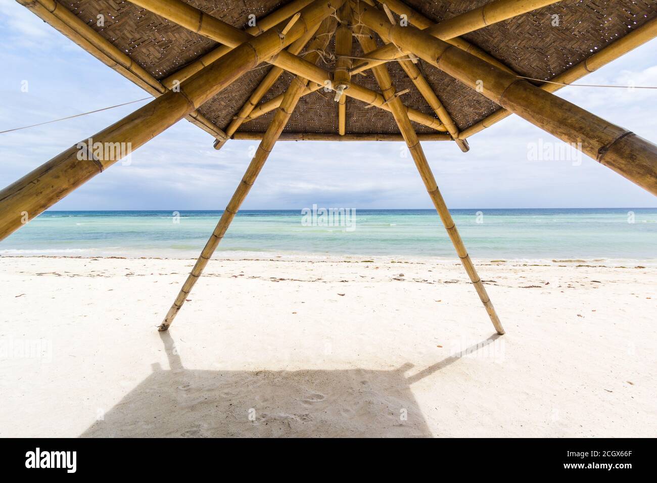 La provincia di Bohol nelle Filippine è conosciuta per la sua bellezza Spiagge di sabbia bianca e questa nella città di Anda è uno Foto Stock