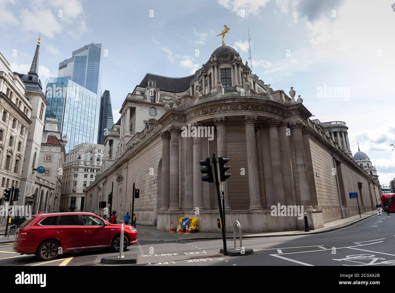 Londra, Regno Unito. 12 settembre 2020. Foto scattata il 12 settembre 2020 mostra una vista generale della Banca d'Inghilterra a Londra, Gran Bretagna. Il prodotto interno lordo (PIL) della Gran Bretagna ha registrato il terzo aumento mensile consecutivo nel luglio 2020, ma è rimasto molto al di sotto dei livelli pre-pandemici, ha detto venerdì l'Ufficio per le statistiche nazionali (ONS). Credit: Han Yan/Xinhua/Alamy Live News Foto Stock